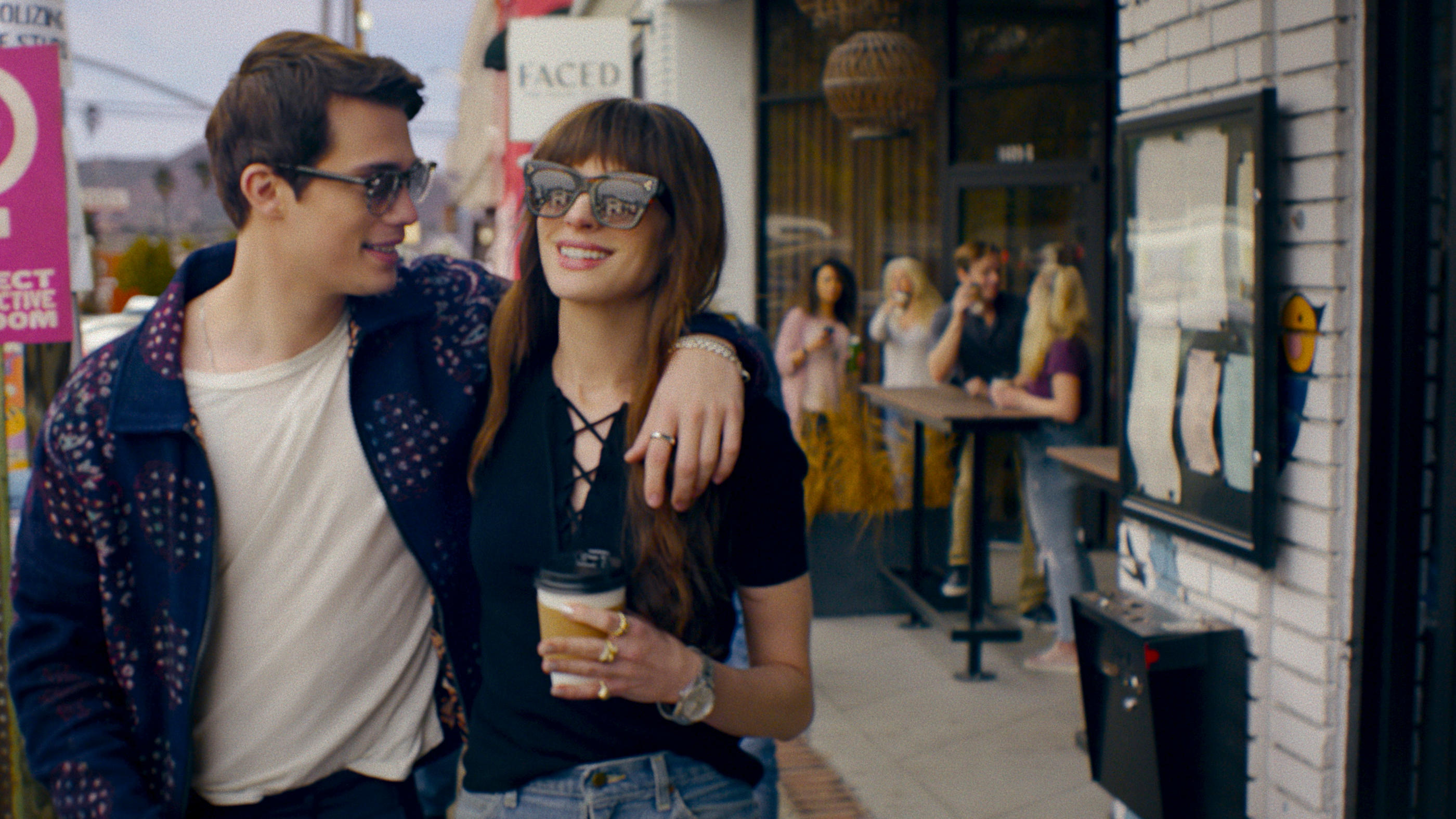 «L’idée d’être avec toi» est une comédie romantique, mise en ligne ce jeudi 2 mai sur Prime Video, avec Anne Hathaway et Nicholas Galitzine. Prime/Alisha Wetherill