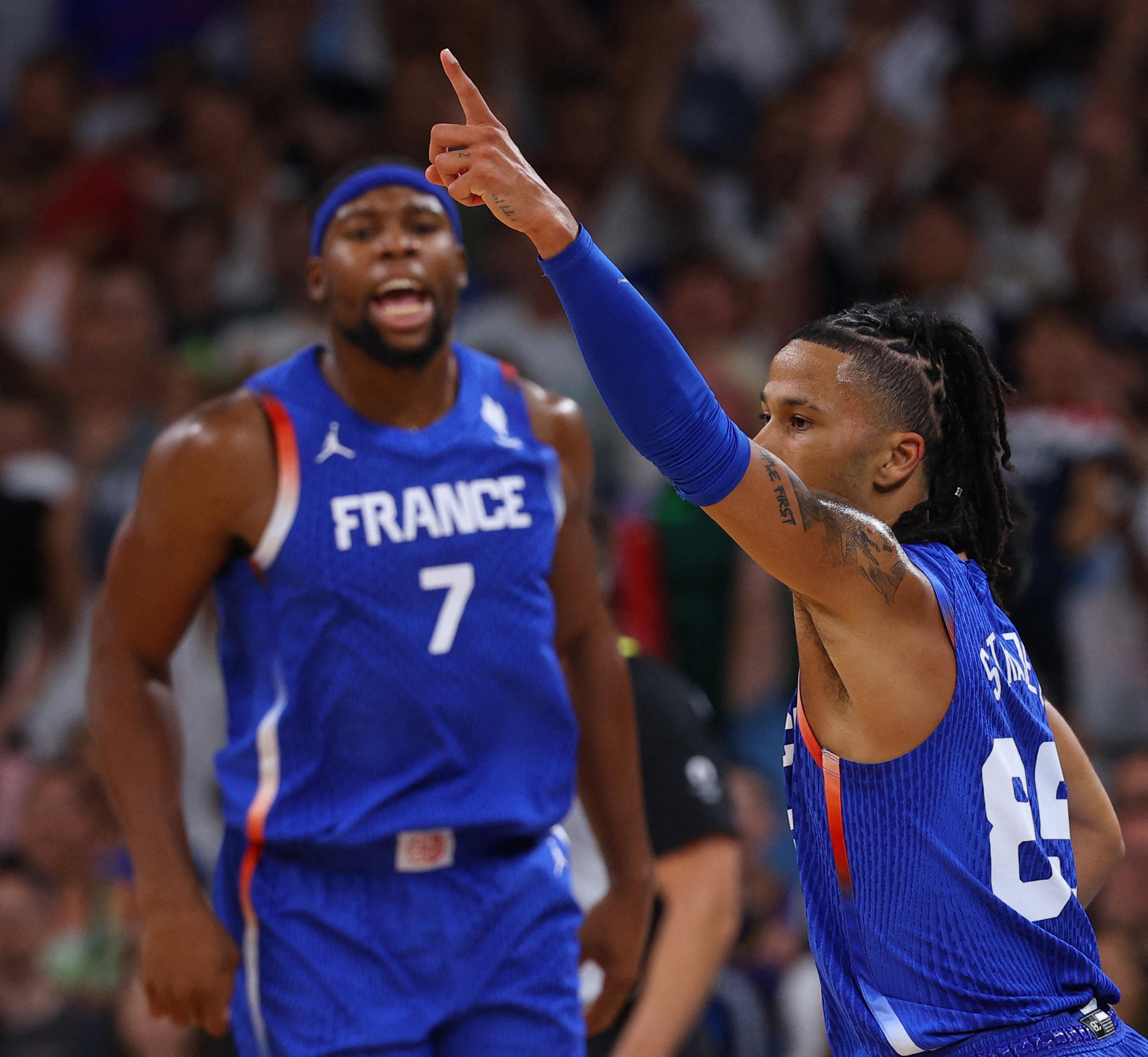 Alors que la défaite était promise aux Bleus, Matthew Strazel a inversé le cours du match grâce à un panier à trois points ce mardi 30 juillet face au Japon. REUTERS/Brian Snyder