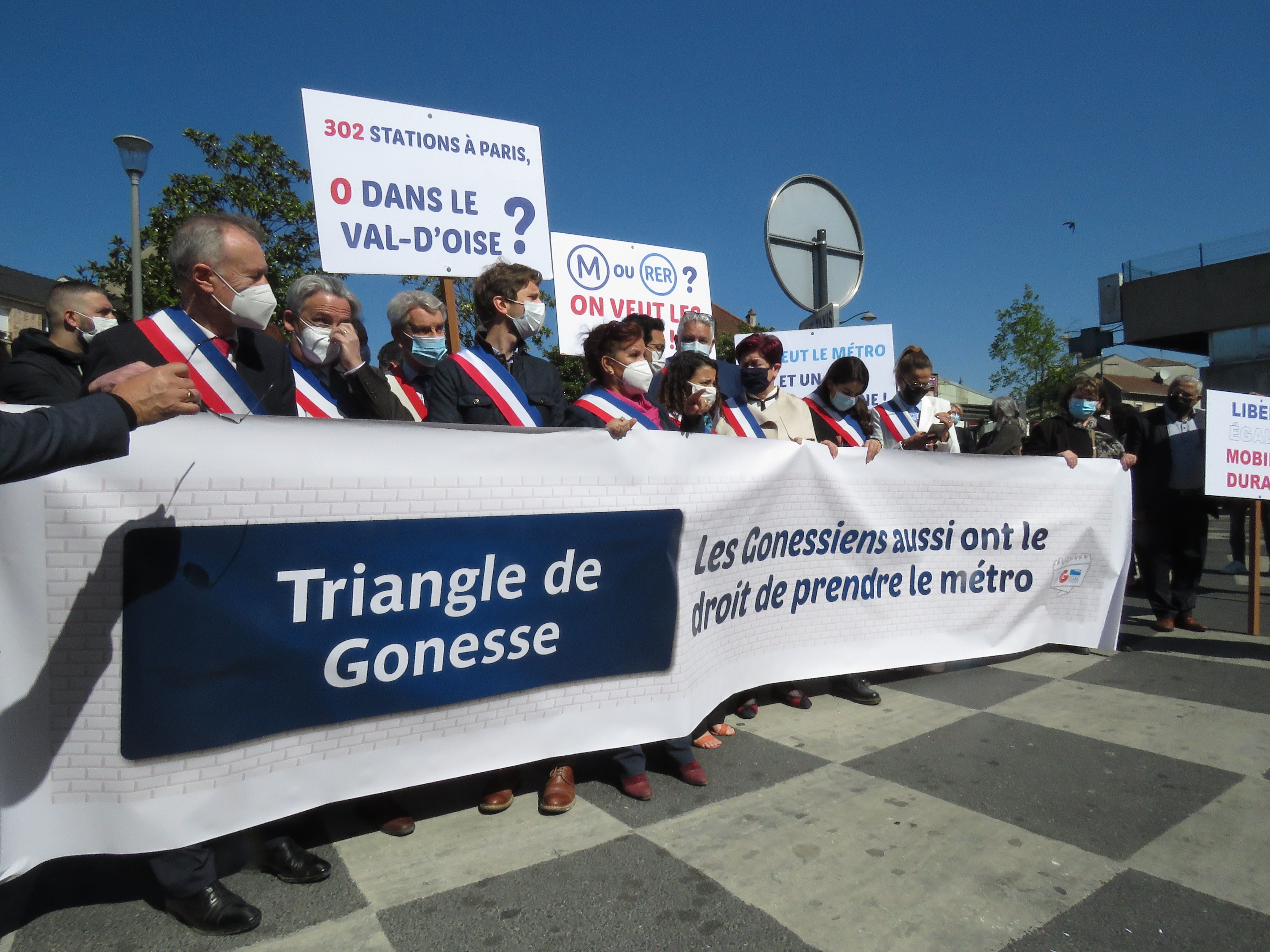 À Villiers-le-Bel, dimanche 25 avril 2021, des élus du territoire étaient venus défendre le projet de ligne 17 du Grand Paris Express et la gare du Triangle de Gonesse. LP/Thibault Chaffotte