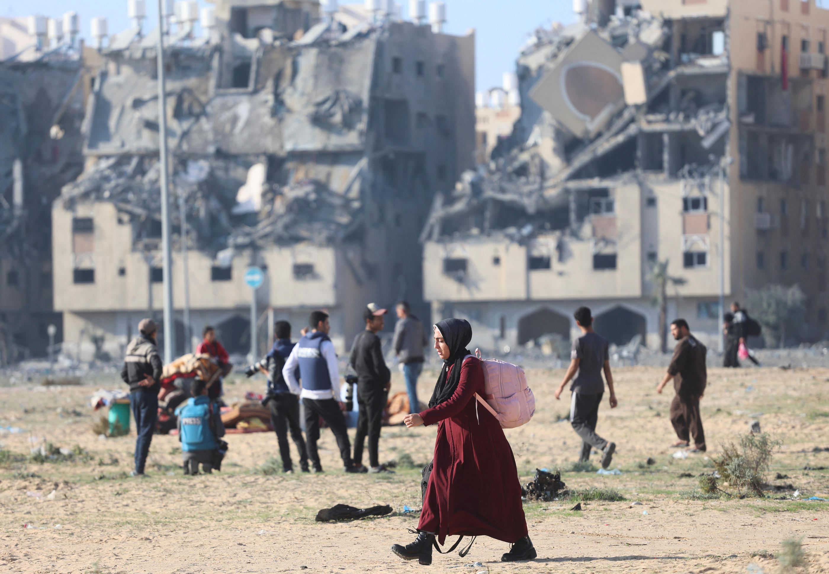 Selon Tsahal, plus de 800 000 habitants du nord de la bande de Gaza ont fui les combats vers le sud de l'enclave, désormais intensément pilonnée. La densité de population y était déjà très élevée avant le 7 octobre. REUTERS/Ahmed Zakot