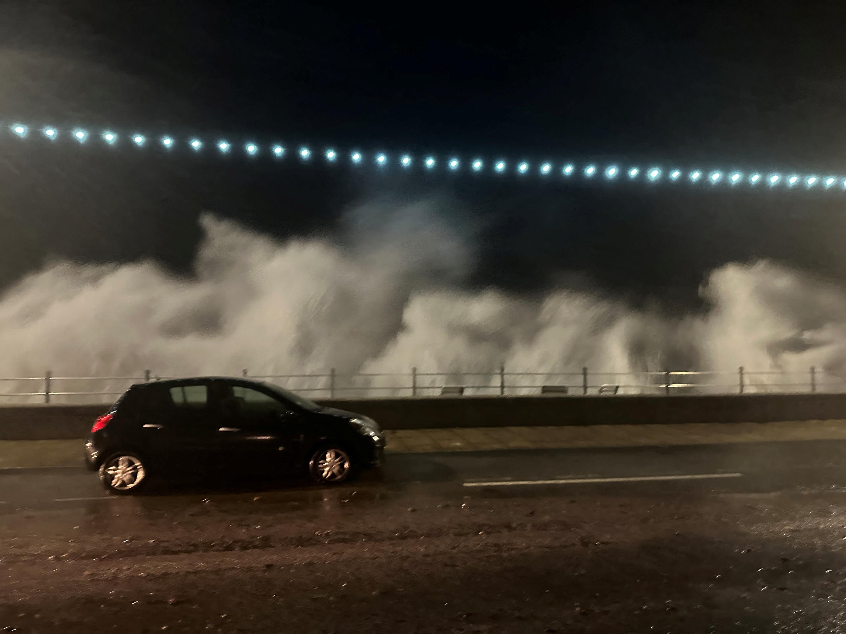 Des rafales de vent de près de 200 km/h ont été mesurées sur le littoral breton durant la nuit. (ici, illustration du passage de Ciaranau Royaume-Uni) REUTERS/David Haigh