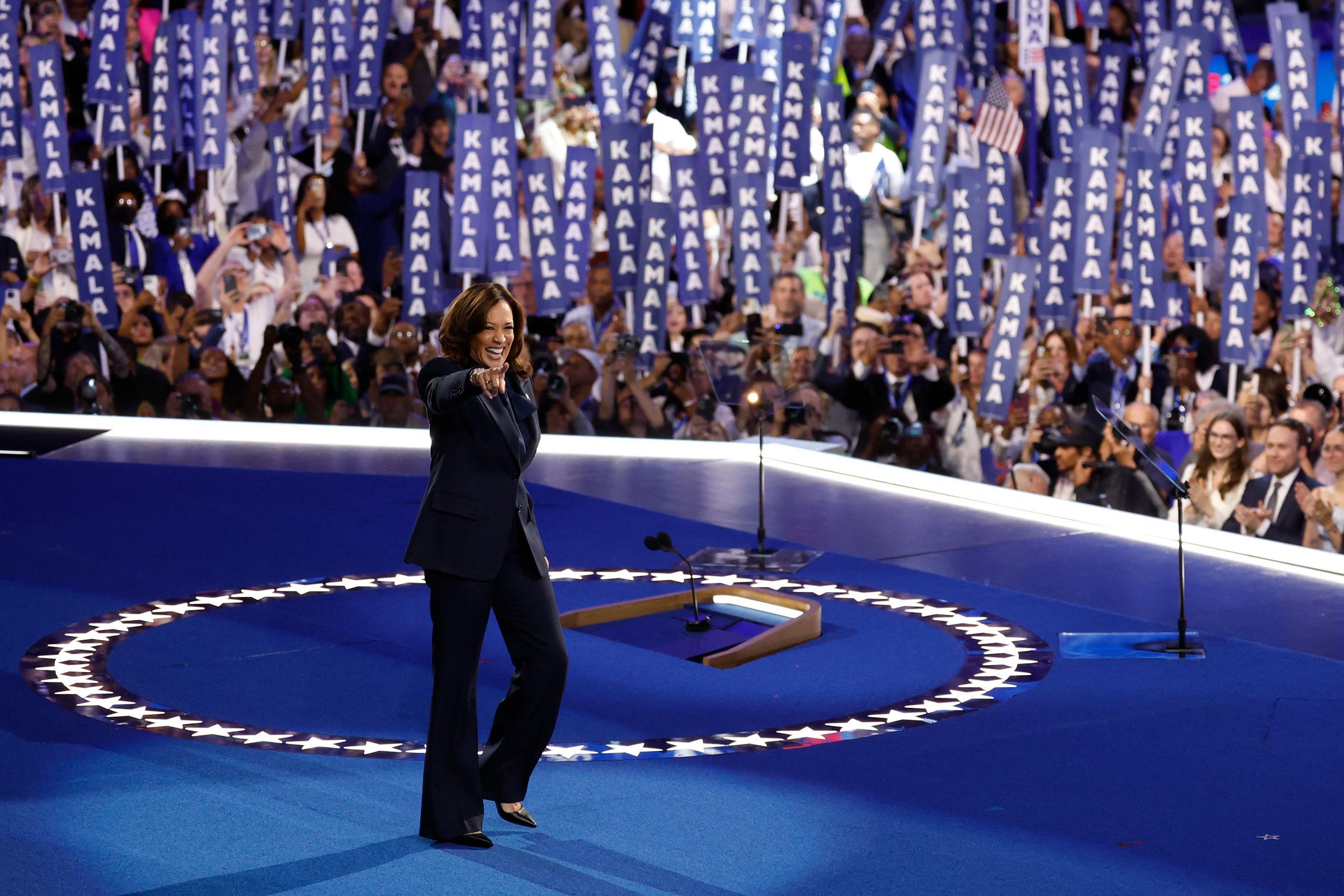 Au dernier jour de la convention démocrate ce jeudi à Chicago, Kamala Harris a entériné la stratégie de son camp : renvoyer Donald Trump au passé. AFP/Kamil Krzaczynski