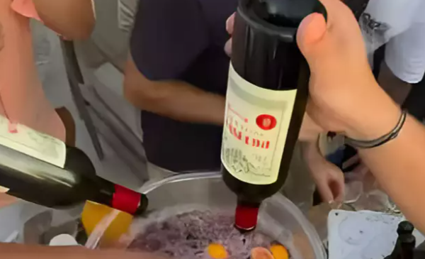 Les vacanciers ont déboursé 120 000 euros pour s’offrir cette Sangria au Petrus. Capture d'écran Instagram