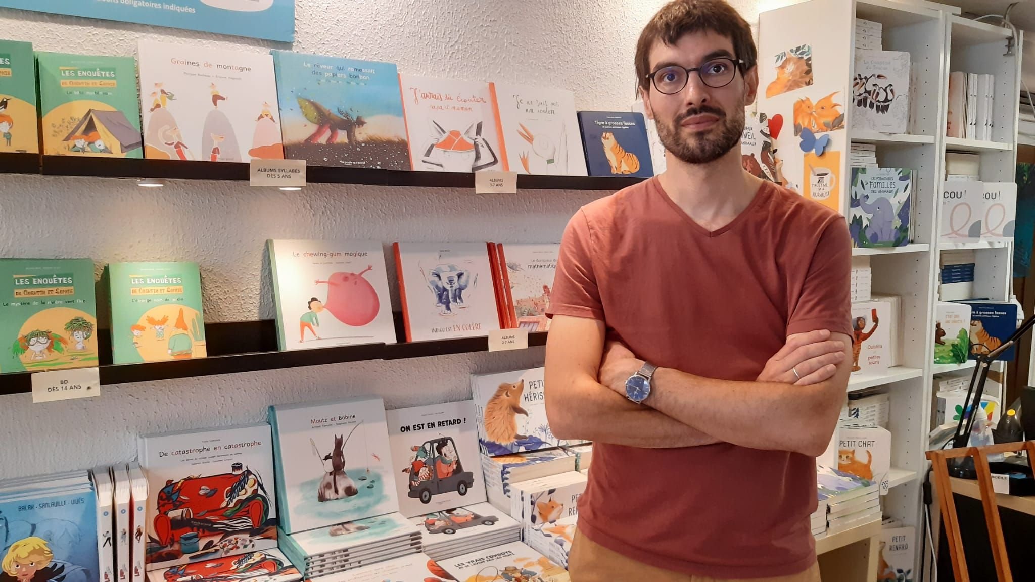 Valentin Mathe a créé « des packs soutiens » à 30, 50 et 70 euros pour écouler son stock de livres invendus à prix cassé et refaire un peu de trésorerie. DR