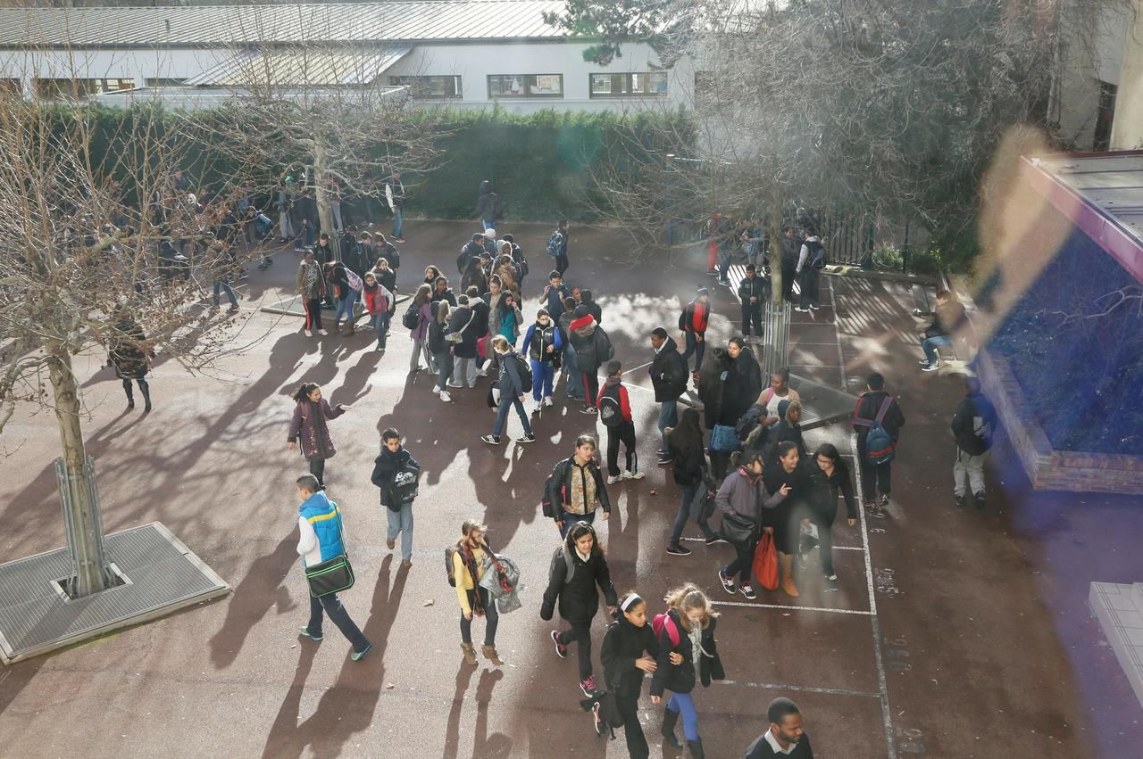 <b></b> Mantes-la-Jolie. Deux éducateurs spécialisés du conseil départemental travaillent depuis la rentrée au collège Louis-Pasteur (notre photo) et dans quatre autres établissements de la commune. LP/DELPHINE GOLDSZTEJN.