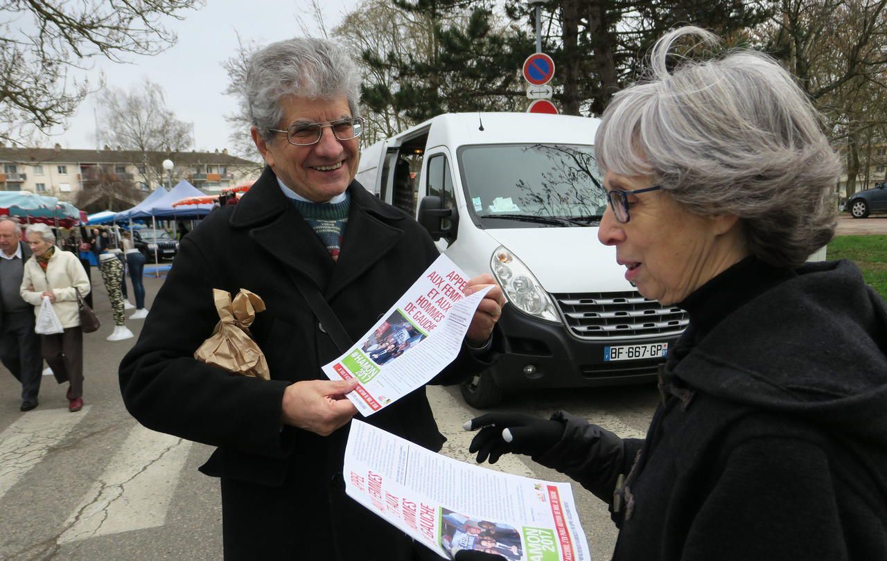 <b></b> Saint-Fargeau-Ponthierry, ce dimanche. Les militants socialistes ont distribué durant tout le week-end un appel à l’unité de la gauche. C’est le coup d’envoi de la campagne de Benoît Hamon. 