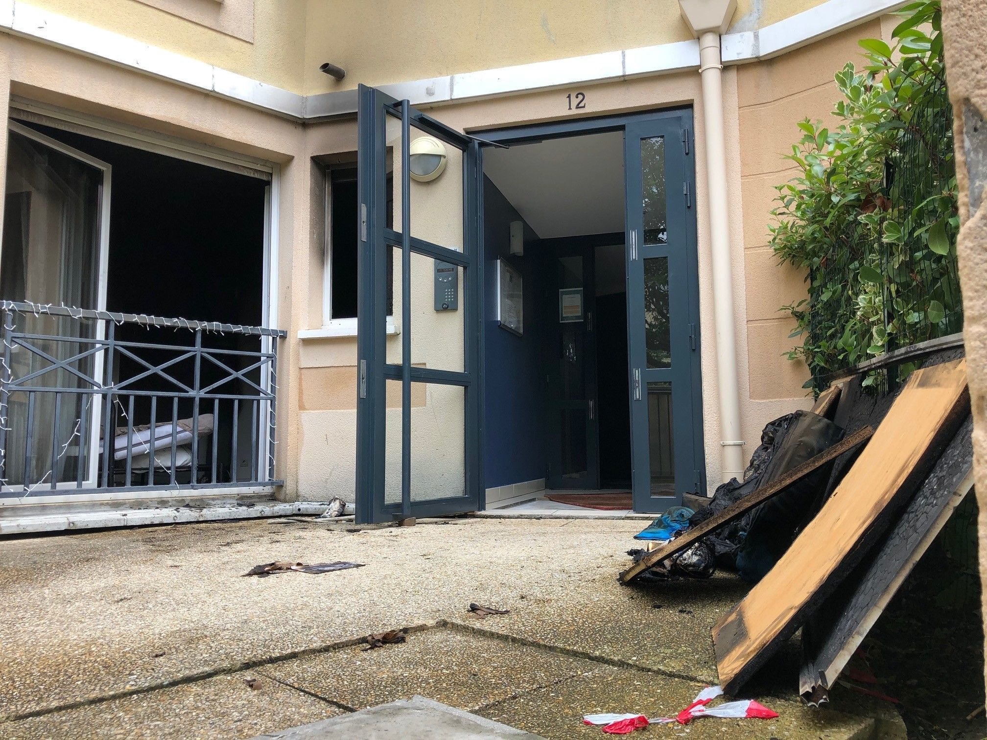 Corbeil-Essonnes, jeudi 15 juillet 2021. L'incendie, qui n'a pas fait de victime, s'est déclaré dans un logement de la rue René-Cassin.