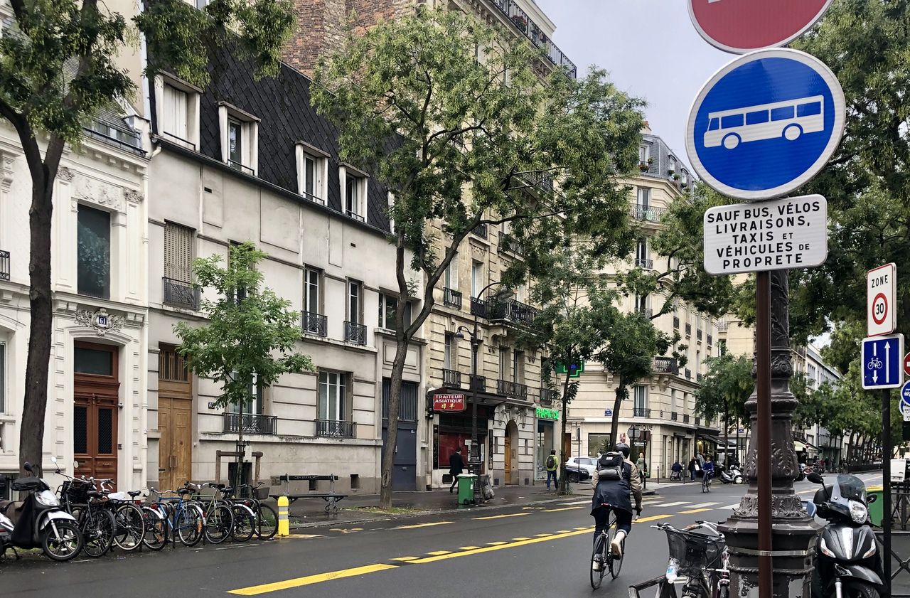 <b></b> La rue d’Alésia (XIVe) est désormais à sens unique. Si ce choix fait le bonheur des cyclistes, les riverains et commerçants sont partagés.