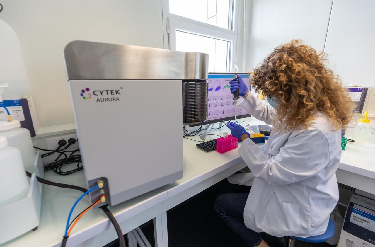 <b></b> Les équipes de l’Institut Gustave Roussy développent de nouveaux procédés pour comprendre les cancers de l'enfant grâce à leur machine Aurora.