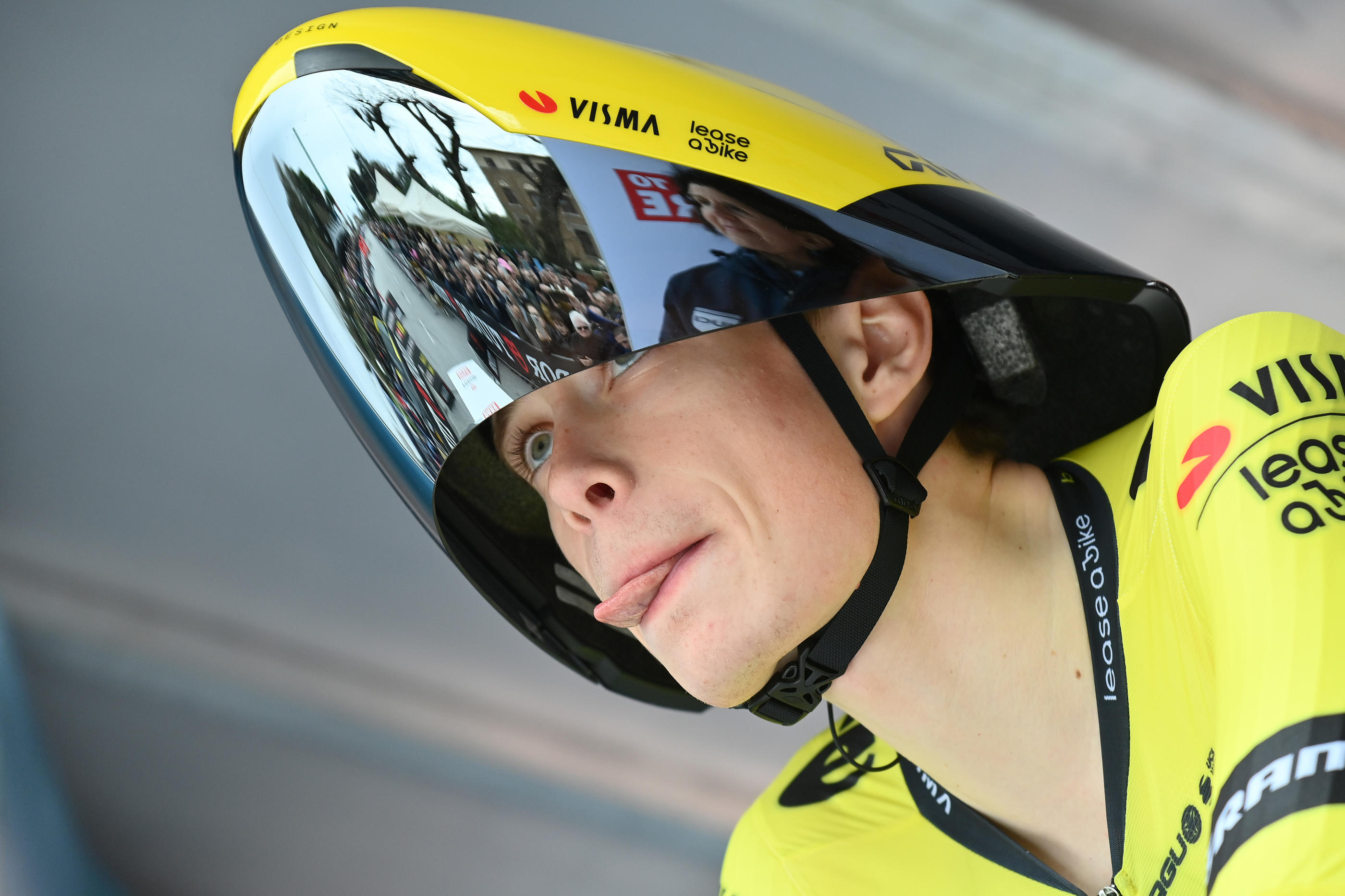 Le drôle de casque de chrono des Visma - Lease-a-Bike et de Jonas Vingegaard, a fait sensation au départ de Tirreno-Adriatico. Icon Sport