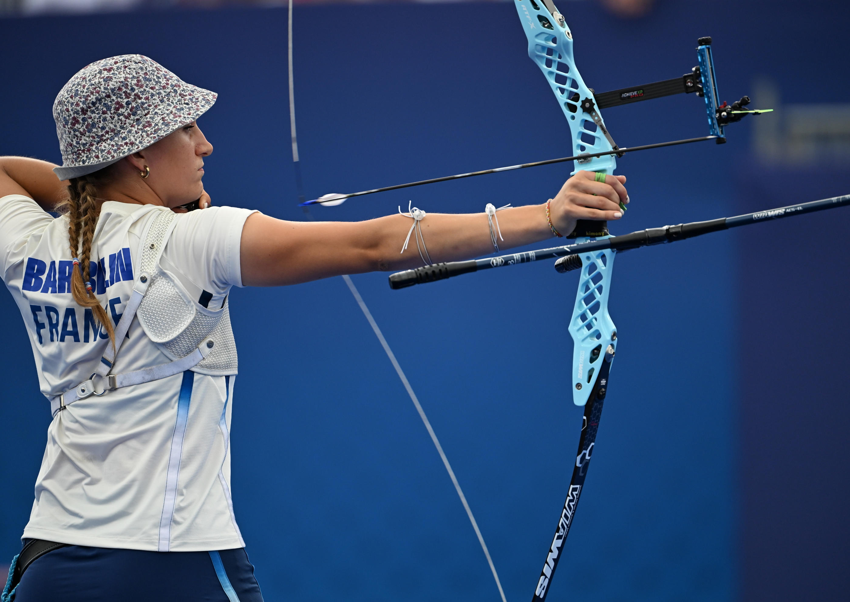 Invalides (VIIe arrondissement), ce samedi 3 août 2024. Lisa Barbelin, médaillée de bronze en tir à l'arc, est aussi précise sur un pas de tir que maladroite dans la vie quotidienne. Icon Sport/Action Plus