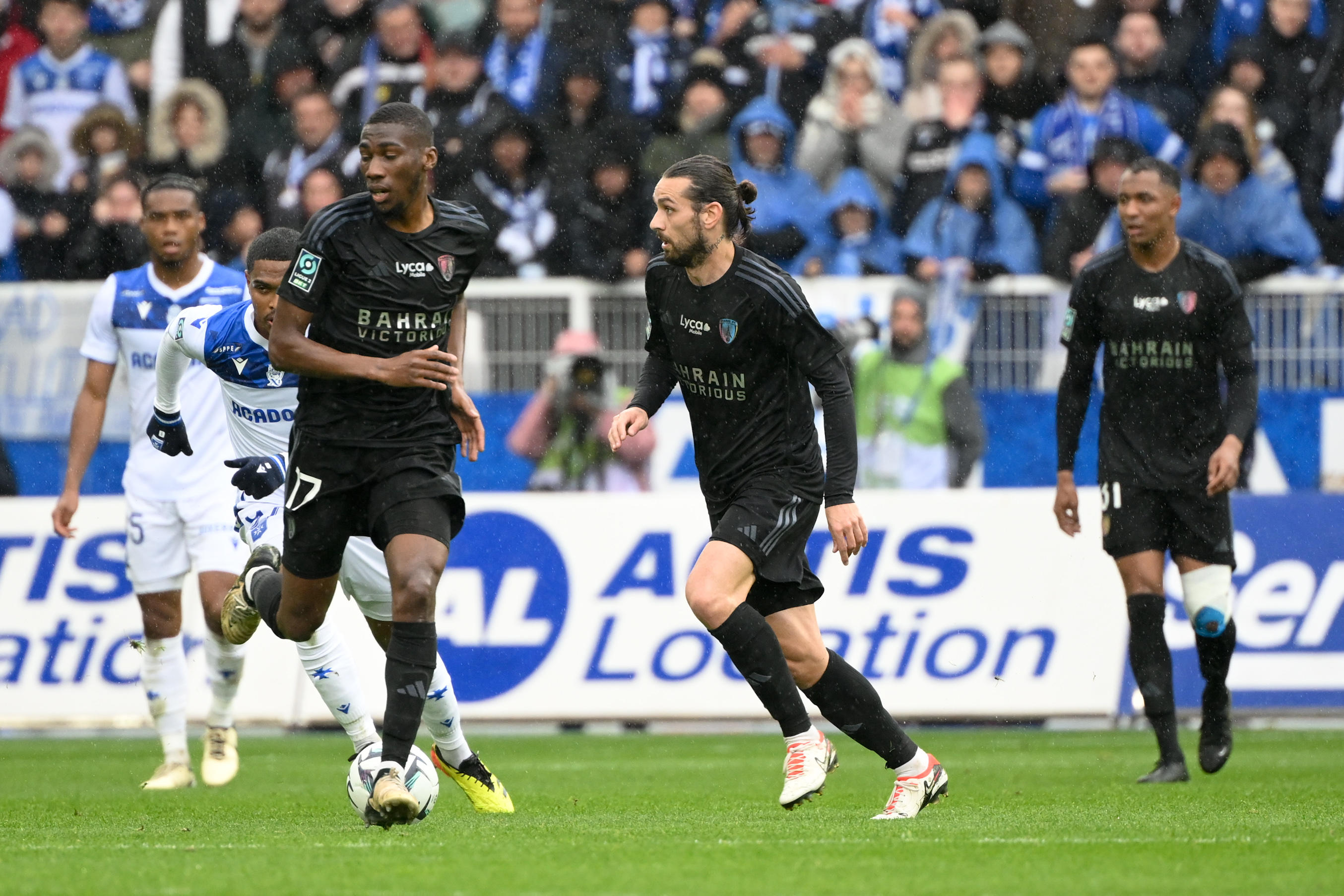 Adama Camara, Vincent Marchetti, Samir Chergui et leurs coéquipiers du Paris FC, battus à Auxerre, doivent se relancer contre Guingamp pour assurer leur place dans le top 5. Icon Sport/FEP
