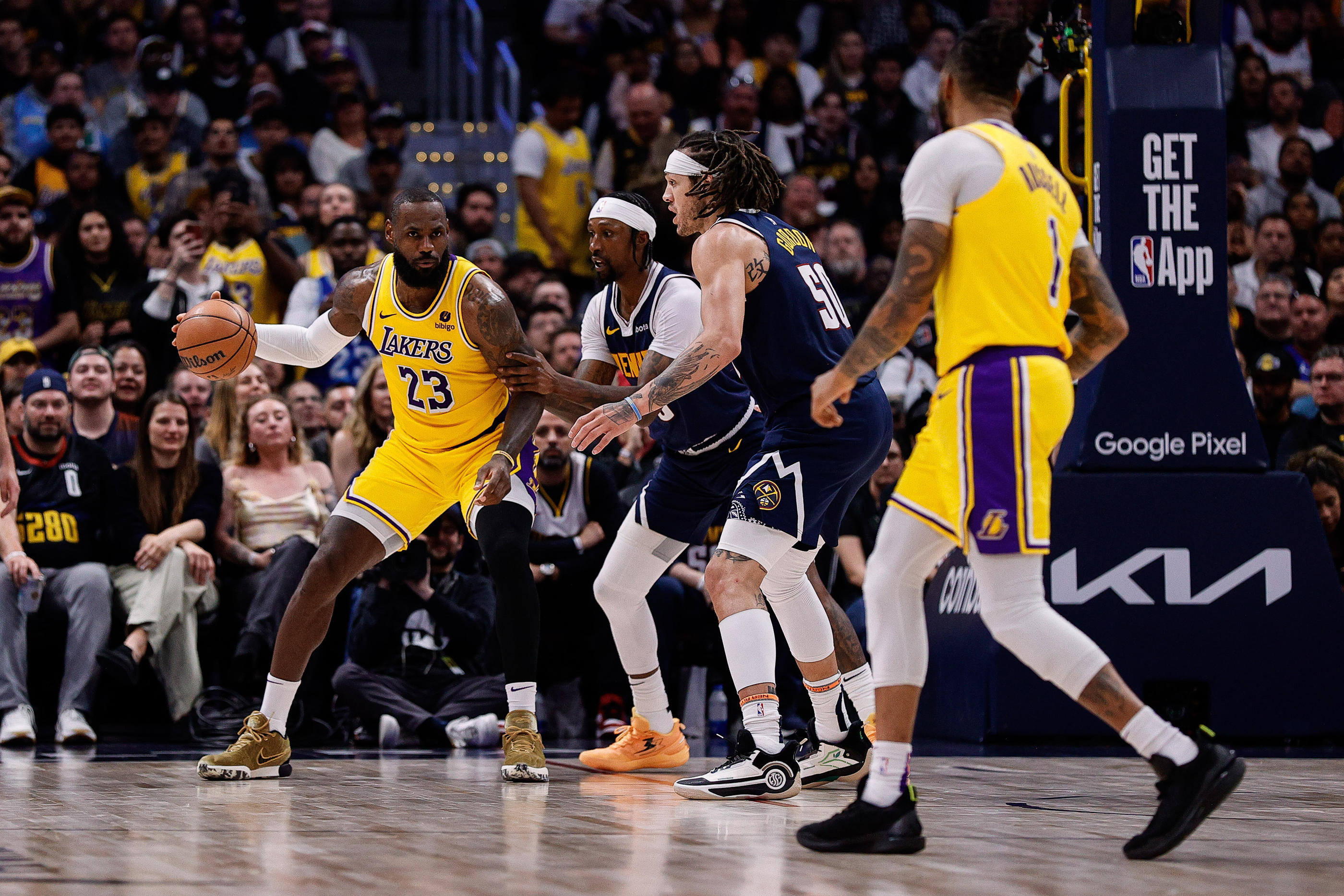 LeBron James a peut-être disputé la nuit dernière à Denver son dernier match sous le maillot des Los Angeles Lakers. Photo Icon Sport