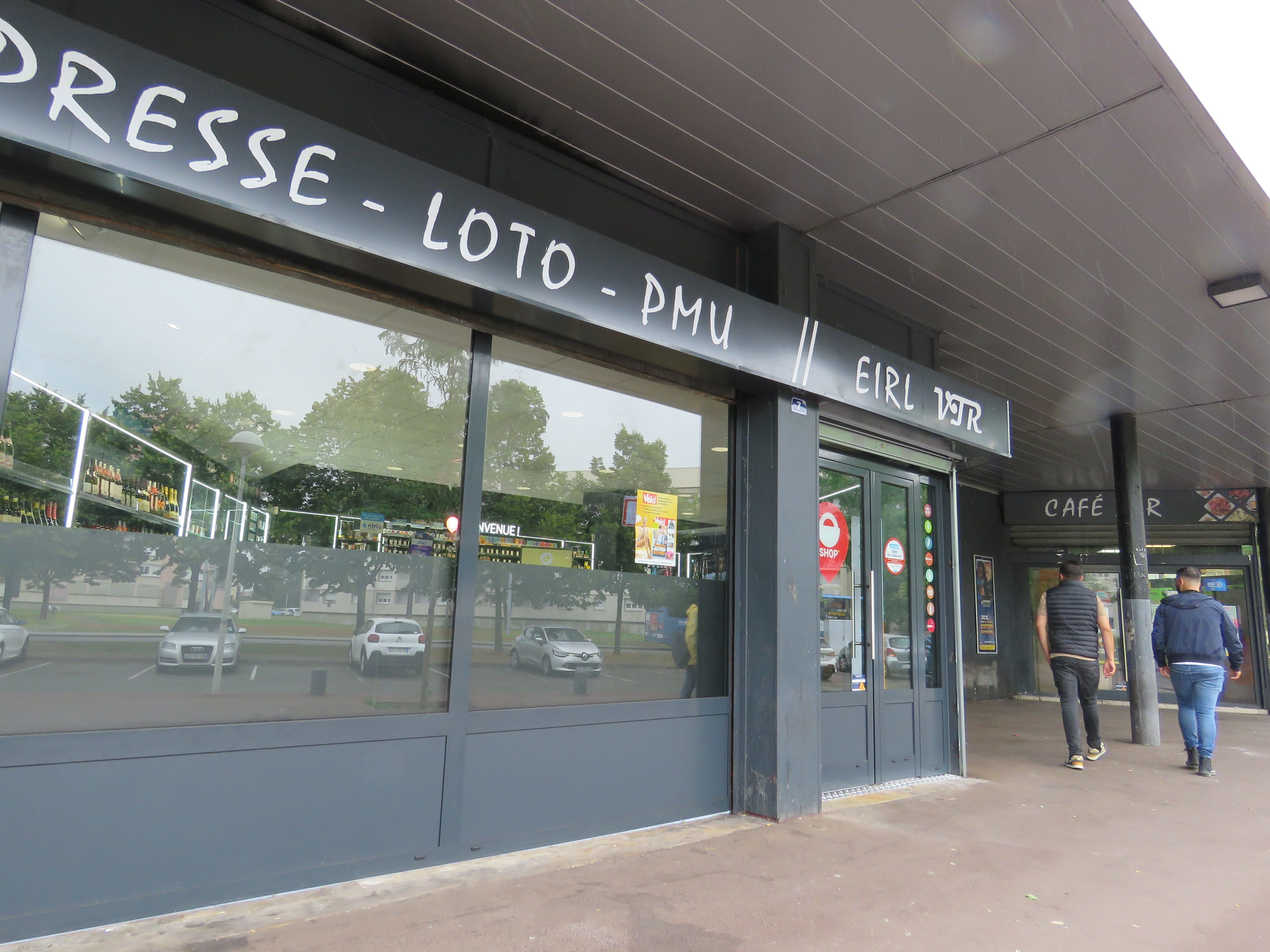 Compiègne (Oise), le 2 juillet. Il y a un an, le tabac du Clos-des-Roses avait été la cible d'un cambriolage et d'un incendie pendant les émeutes survenues après la mort de Nahel. LP/S.F.