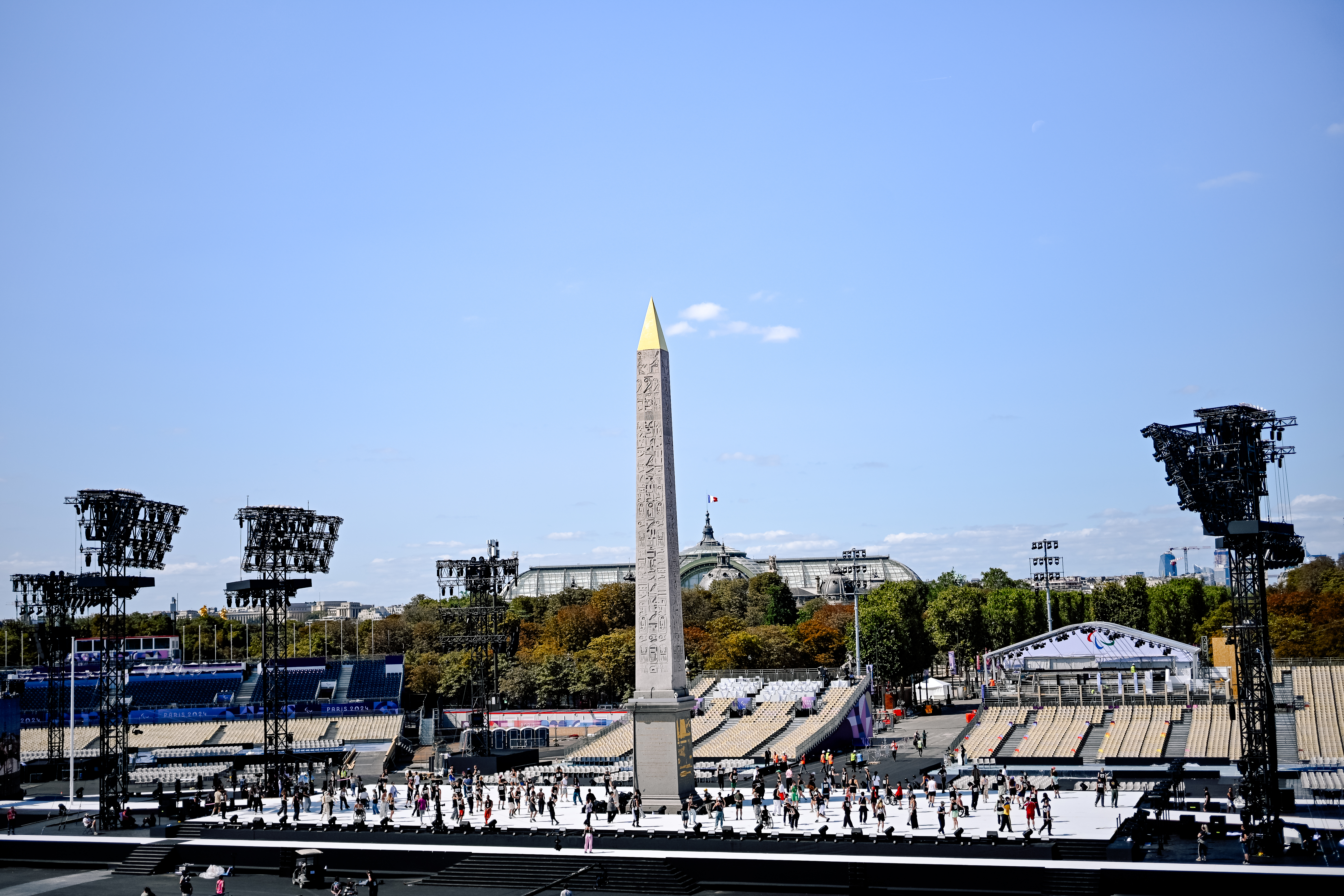 La place de la Concorde (VIIIe arrondissement) a été réaménagée afin de créer une arène unique, avec, autour des tribunes, une scène centrale, magnifiquement posée autour de l’Obélisque. Paris 2024