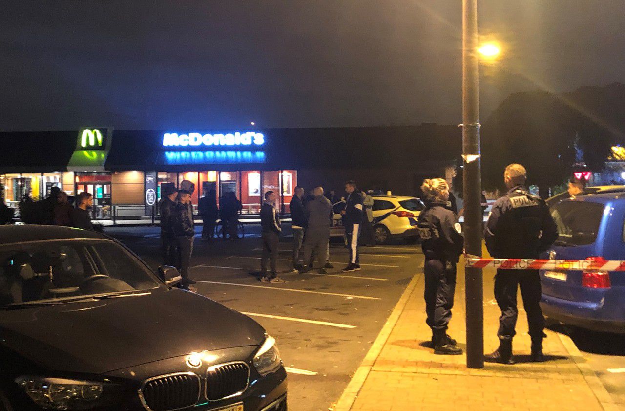 <b></b> Garges-lès-Gonesse, ce lundi. La fusillade mortelle a eu lieu devant le fast-food de l’avenue Stalingrad.