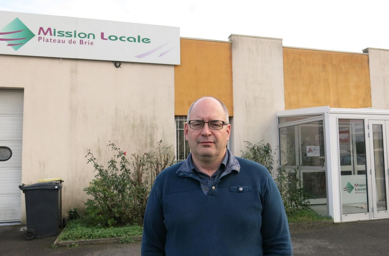 <b></b> Roissy-en-Brie, Jean Morvan, directeur de la Mission locale du Plateau de Brie, devant les locaux que la structure va devoir quitter.