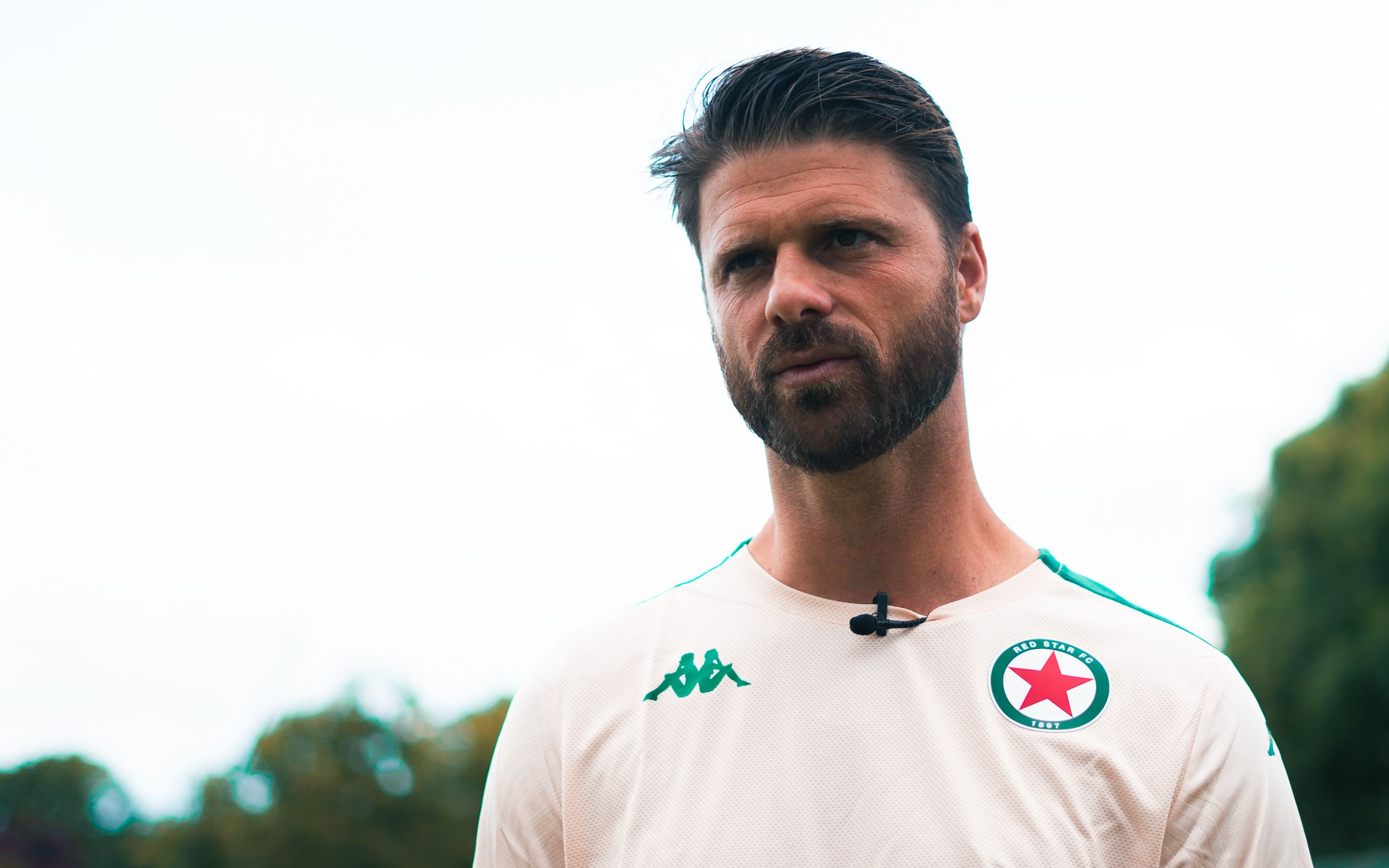 Grégory Poirier découvre son nouvel environnement du Red Star. DR/Red Star