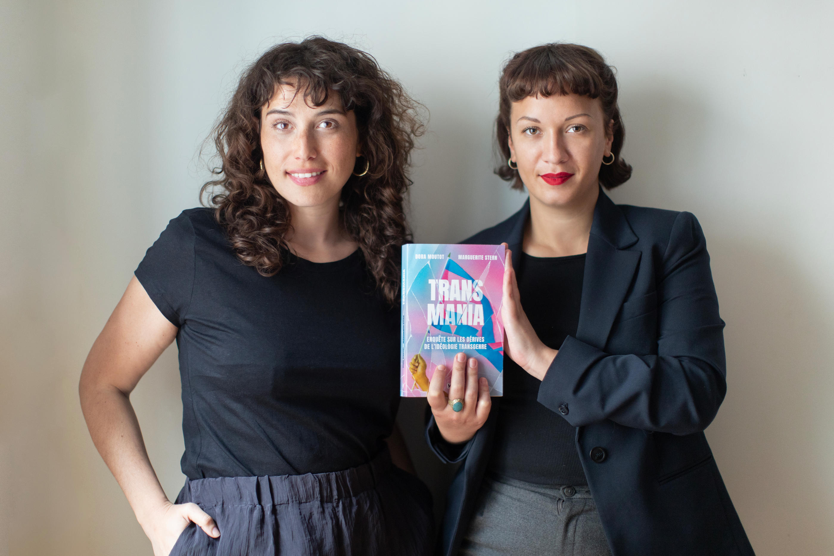Le livre «Transmania», paru le 11 avril, est signé Dora Moutot et Marguerite Stern. Editions Magnus
