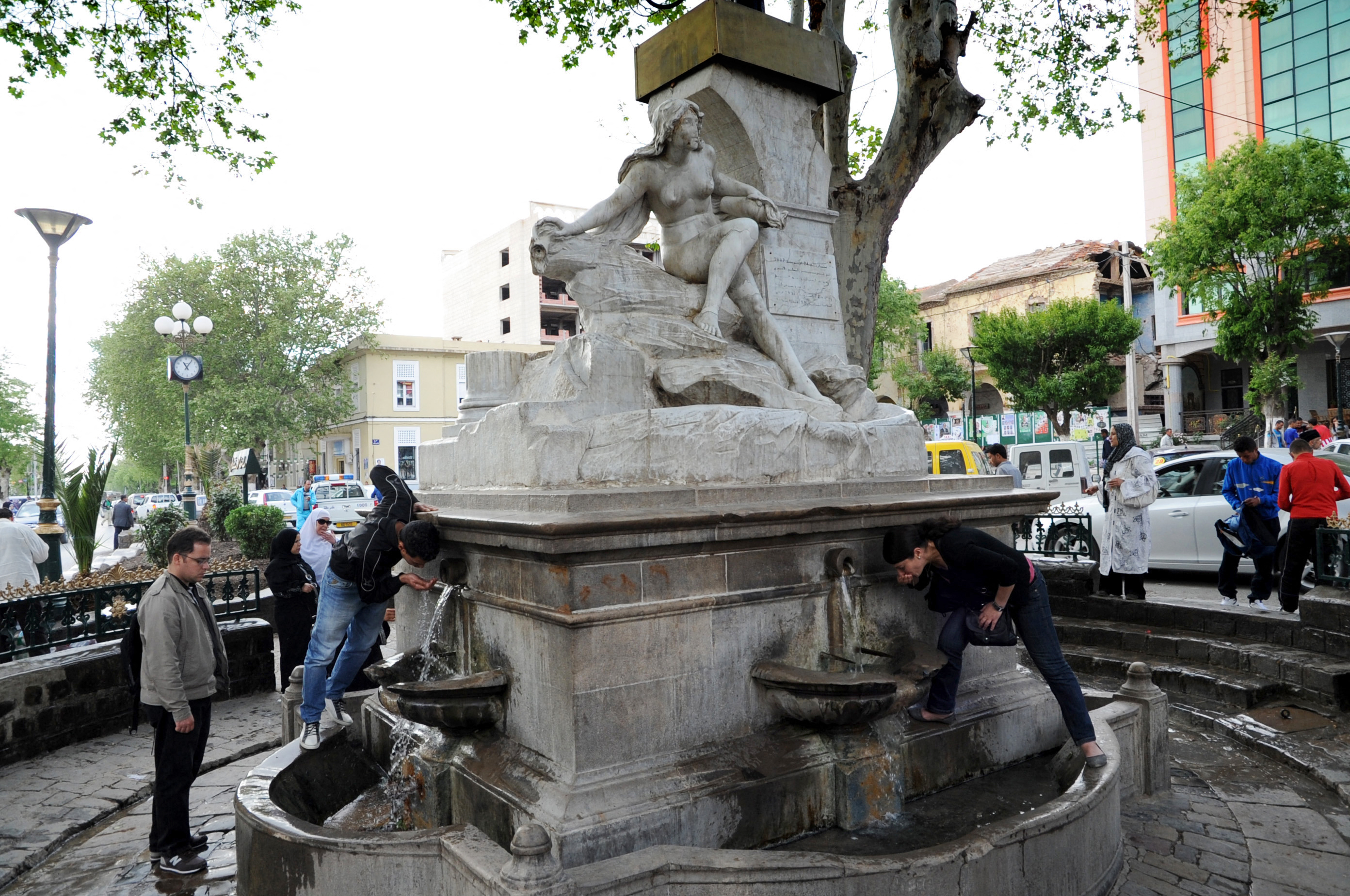 À Sétif, en Algérie, le calvaire de la statue aux seins nus - Le Parisien