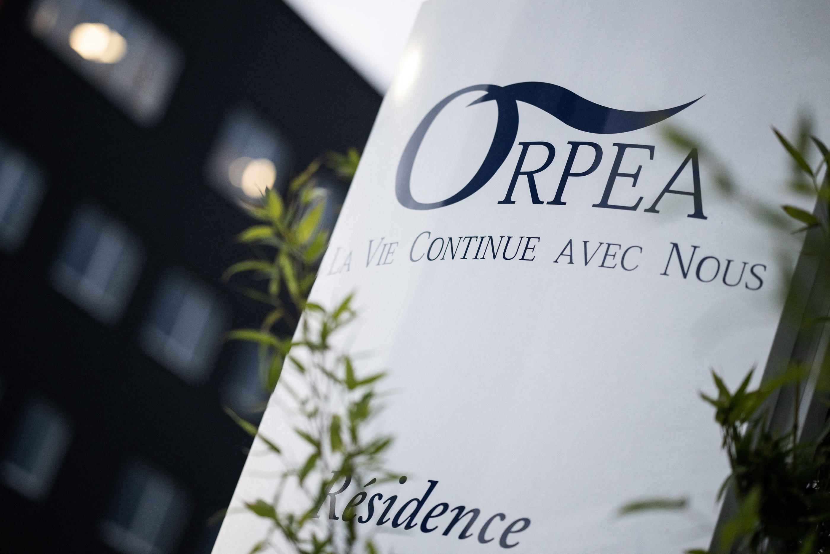 Le groupe Orpea est dans le viseur des autorités sanitaires et de la justice, depuis la sortie du livre « les Fossoyeurs » en 2022. AFP/Loïc Venance