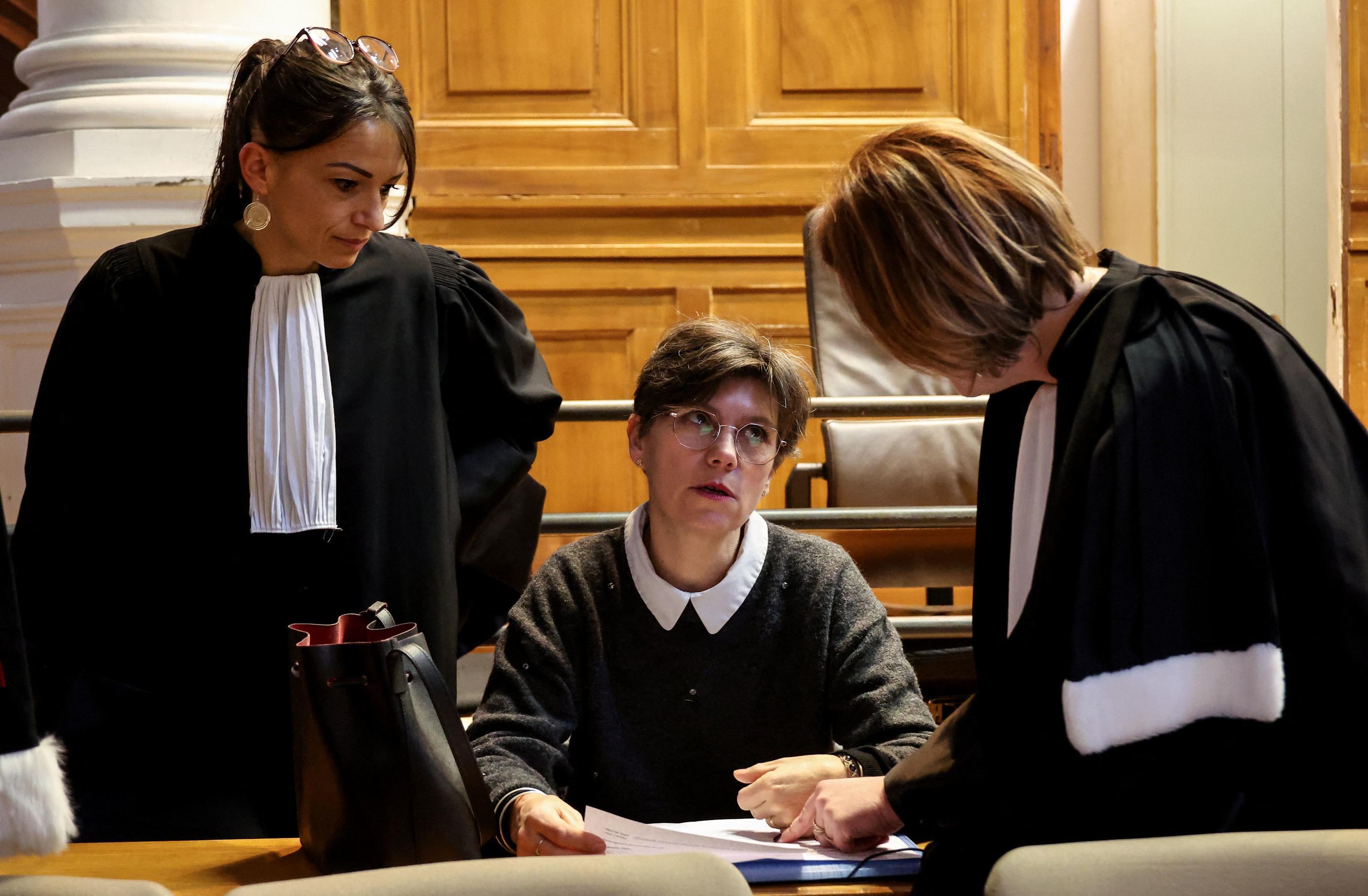 Une des deux victimes de Valentin Marcone, Luc Tessonnière le mari de Fiona (ici avec son avocate Isabelle Ortigosa-Liaz le 24 janvier), dirigeait la scierie où s'est déroulé le drame. AFP/Pascal Guyot