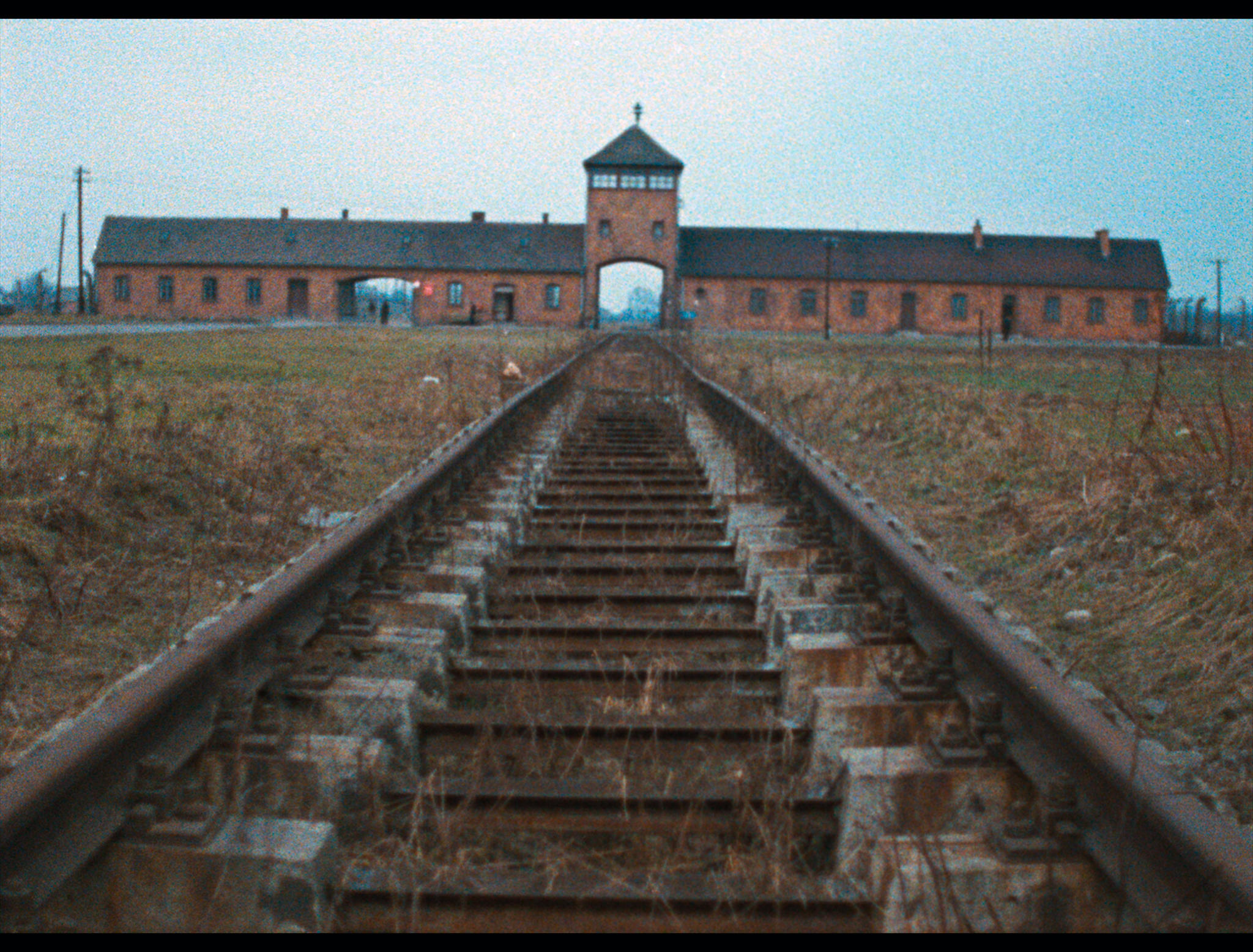 La diffusion de «Shoah» ce mardi a lieu à l'occasion du 79e anniversaire de la libération du camp d'extermination d'Auschwitz, le 27 janvier 1945. Les Films Aleph