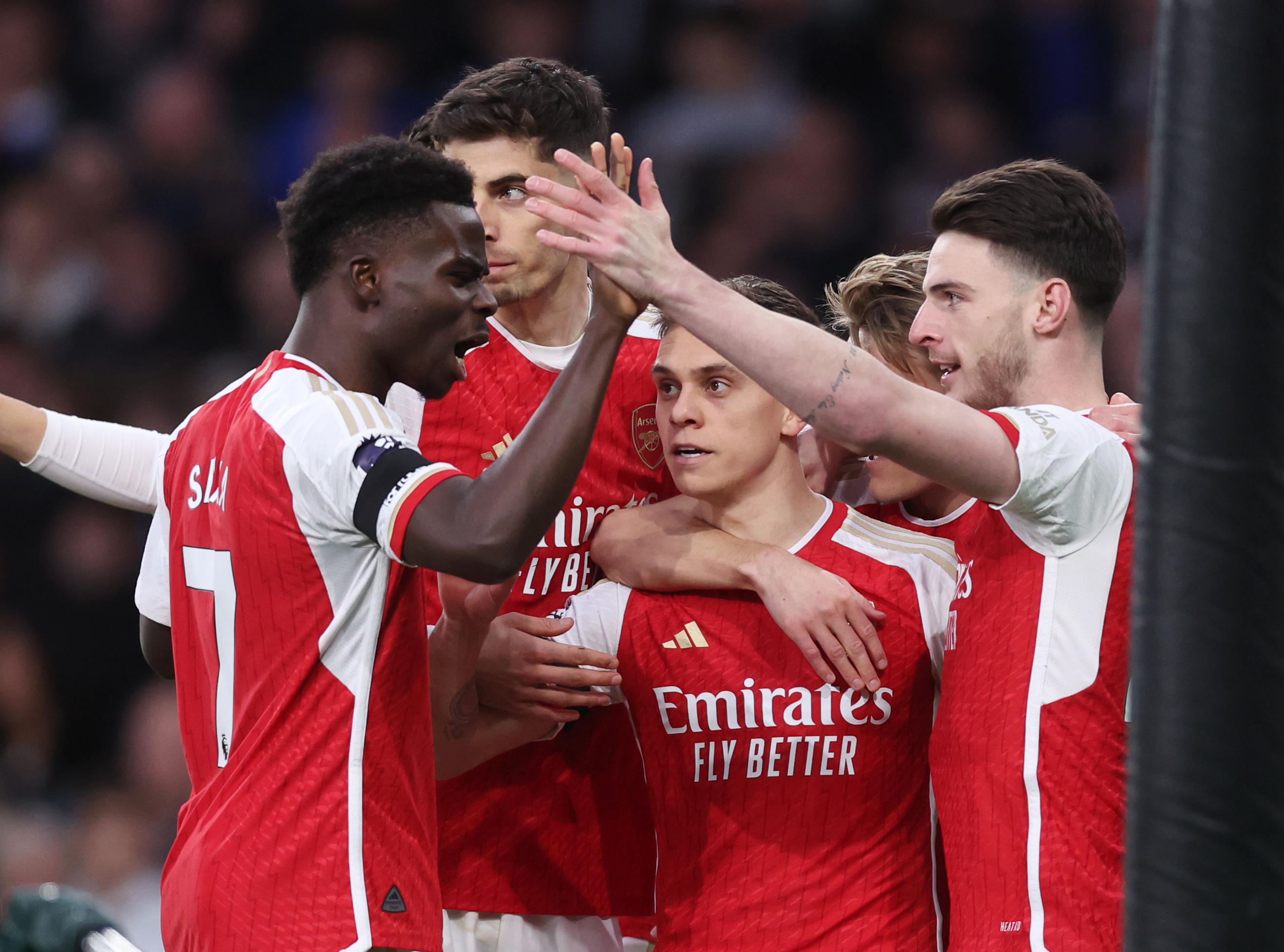 Arsenal a étrillé Chelsea (5-0) ce mardi soir en match en retard et conforte sa première place de leadeur de la Premier League. David Klein / Sportimage