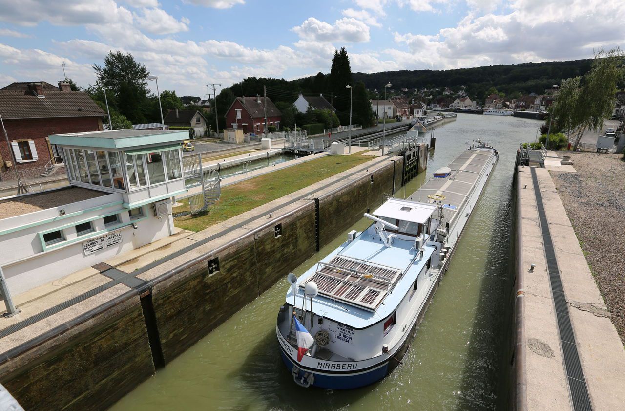 <p>Illustration. Le canal du Nord comprend 19 &eacute;cluses, 2 souterrains et 17 stations de pompage pour remonter l&rsquo;eau du canal.</p>