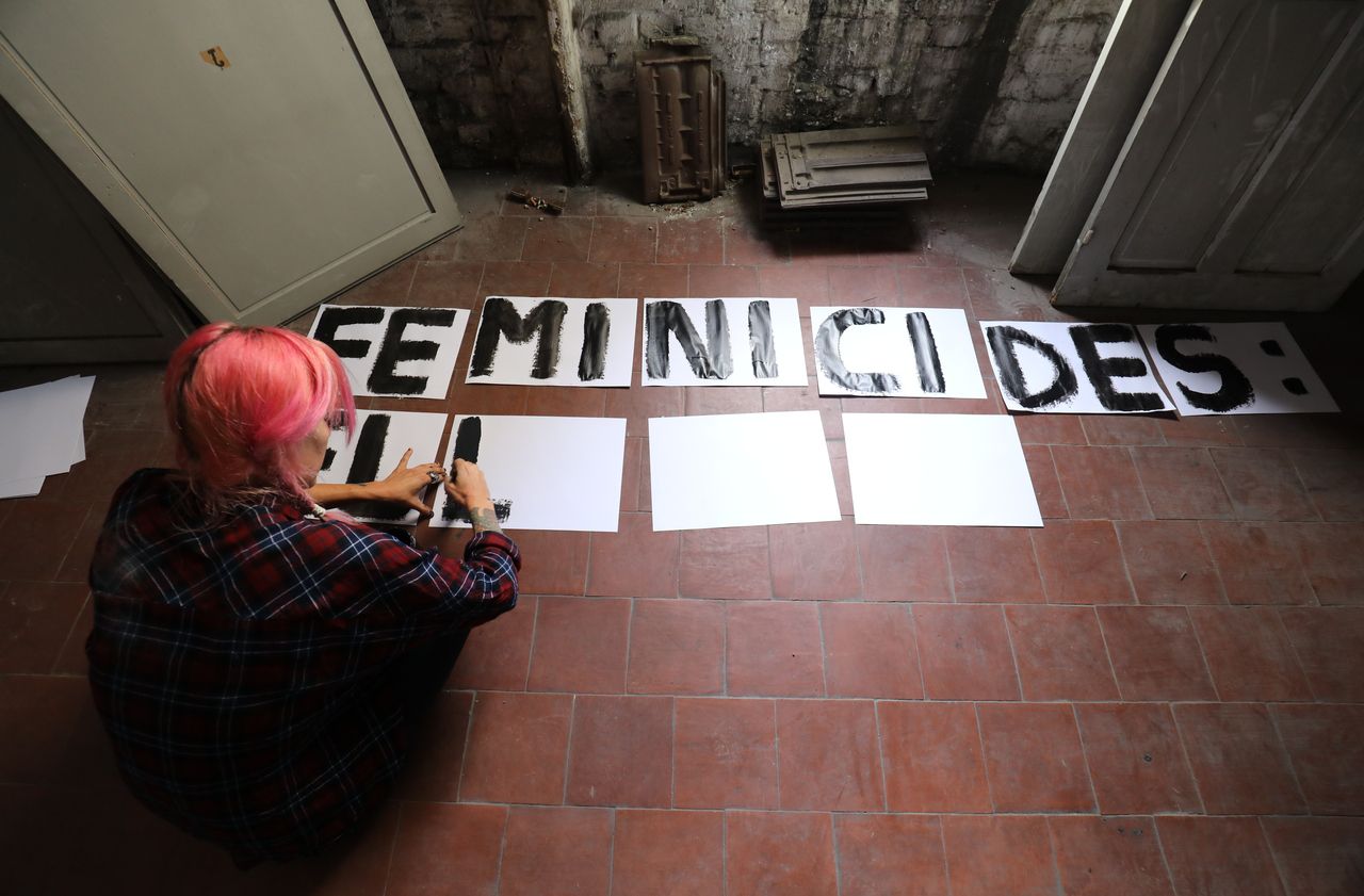 Le collectif Féminicides par compagnons ou ex recense les féminicides à partir des articles de presse et des signalements de ses abonnés. (Illustration) AFP/Ludovic Marin