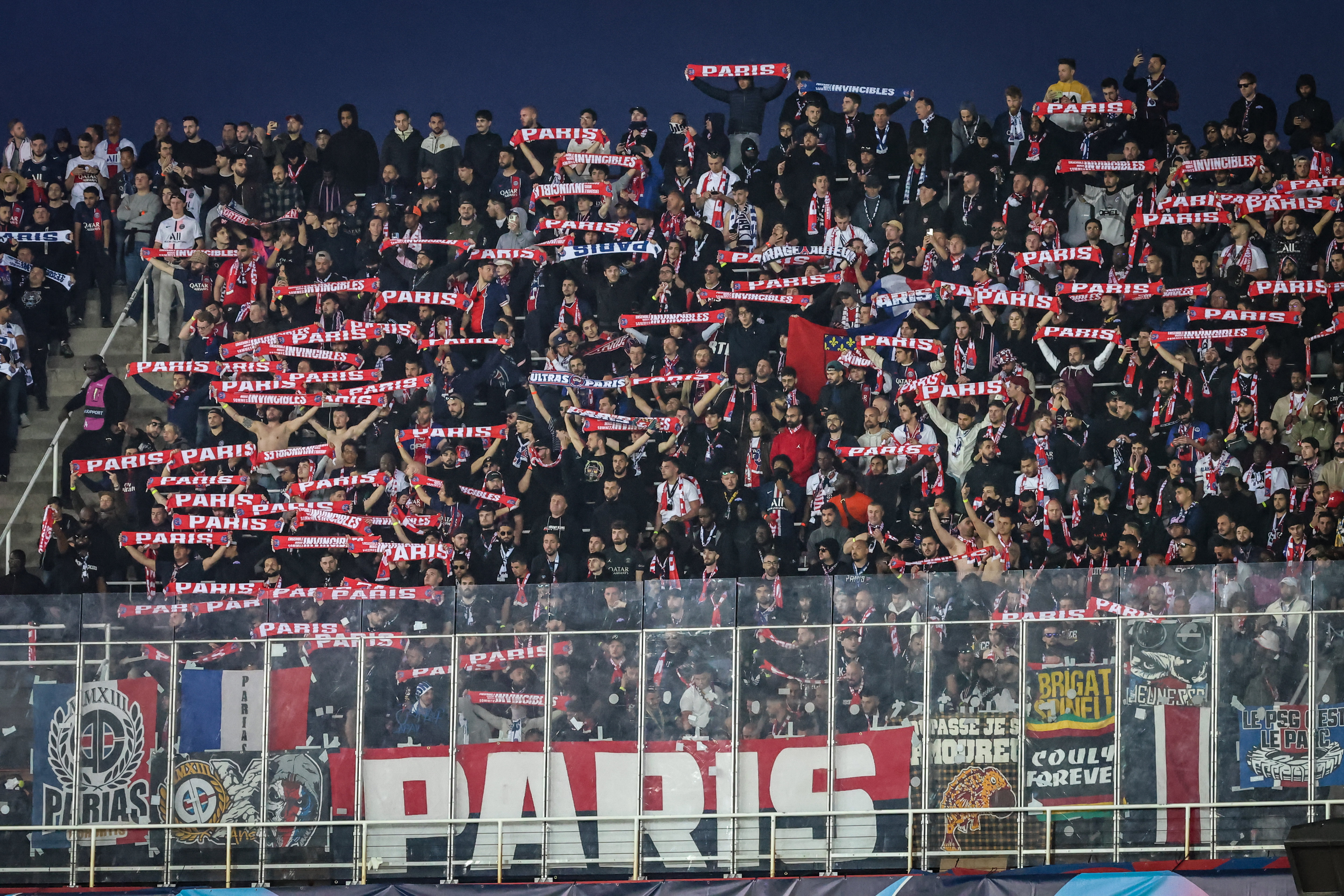 3000 supporters parisiens ont pu assister à la qualification du PSG depuis le stade Montjuïc, à Barcelone. LP/Fred Dugit
