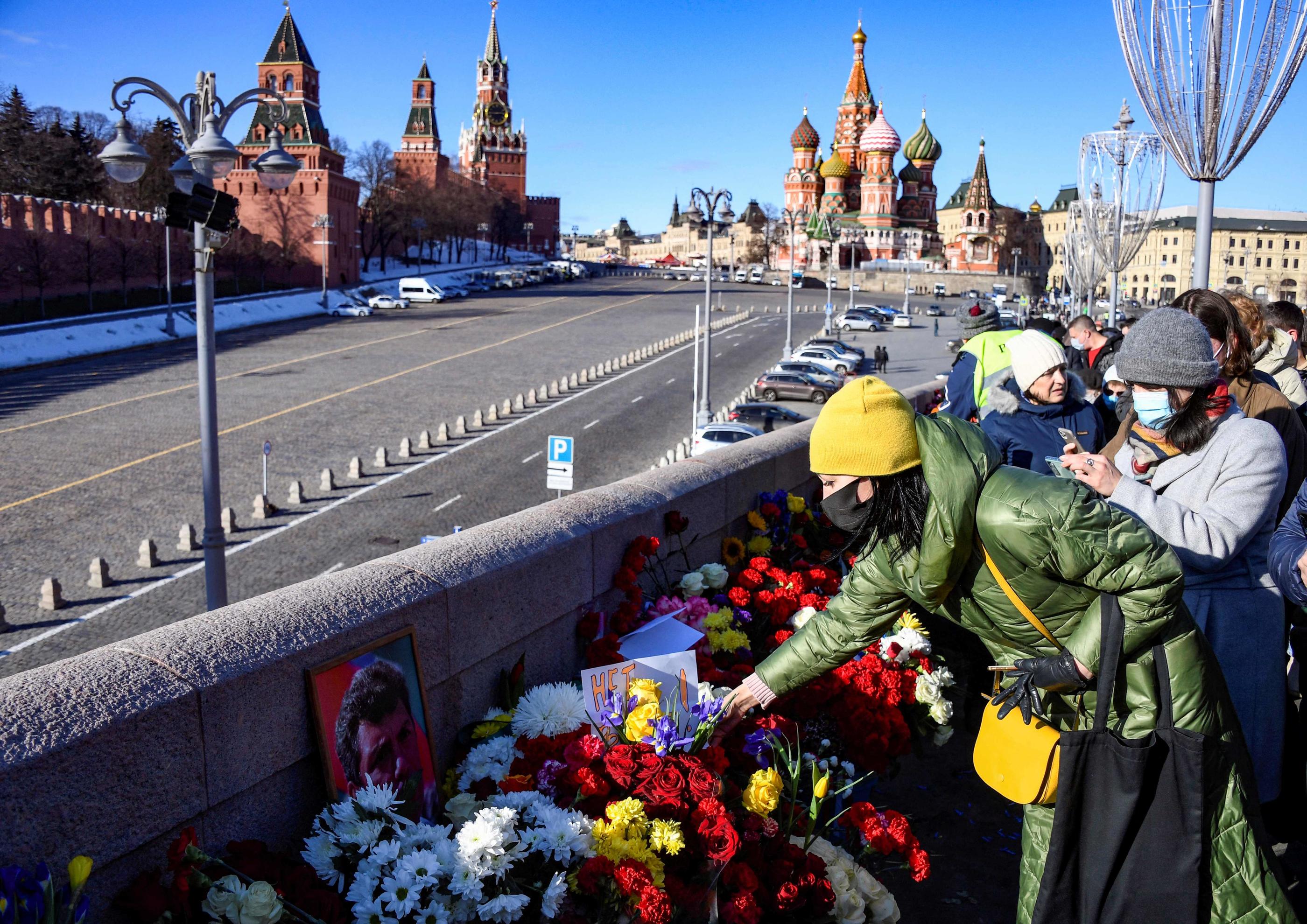 Гражданская смерть в рф. Мемориал "Немцов мост". Немцов мост 27 февраля 2021.