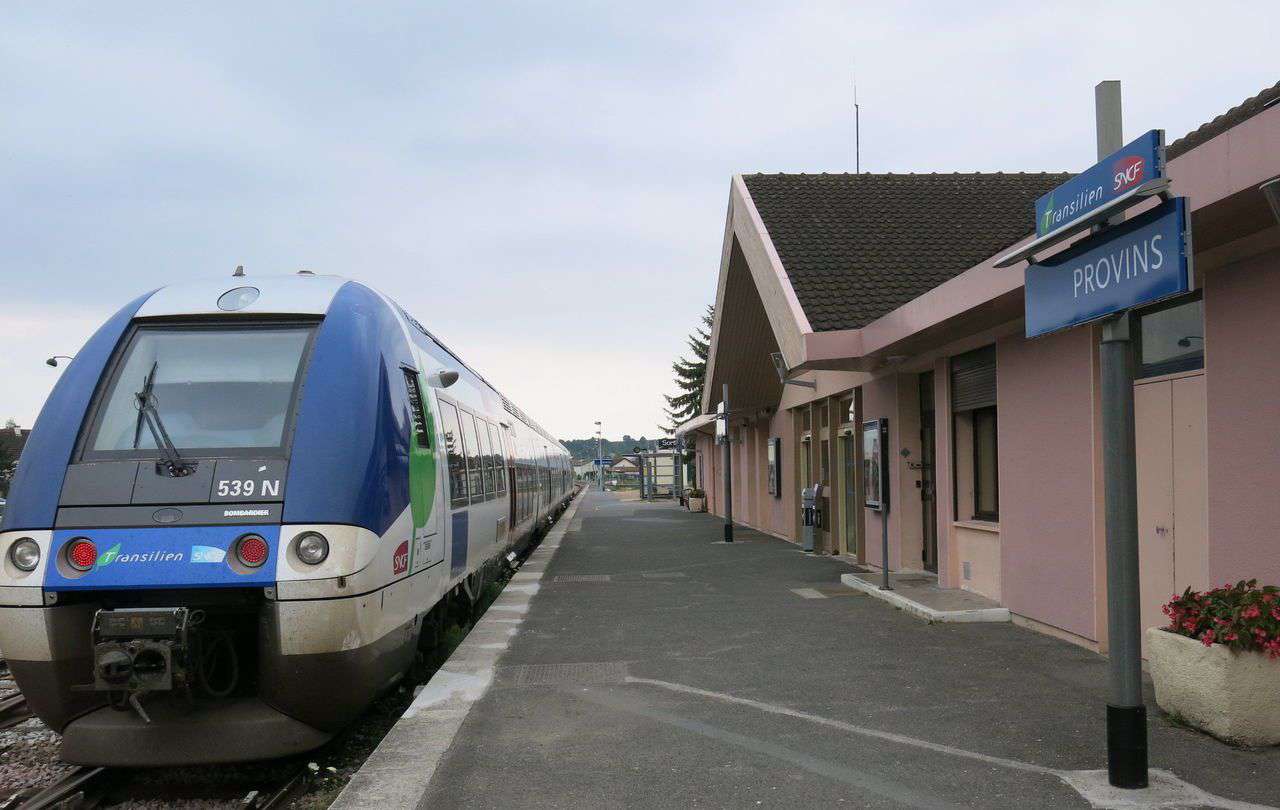 <b></b> Provins, le 25 juillet. Valérie Pécresse (LR), la présidente de la région a promis la mise en service de la ligne Paris-Provins électrifiée pour 2020. 