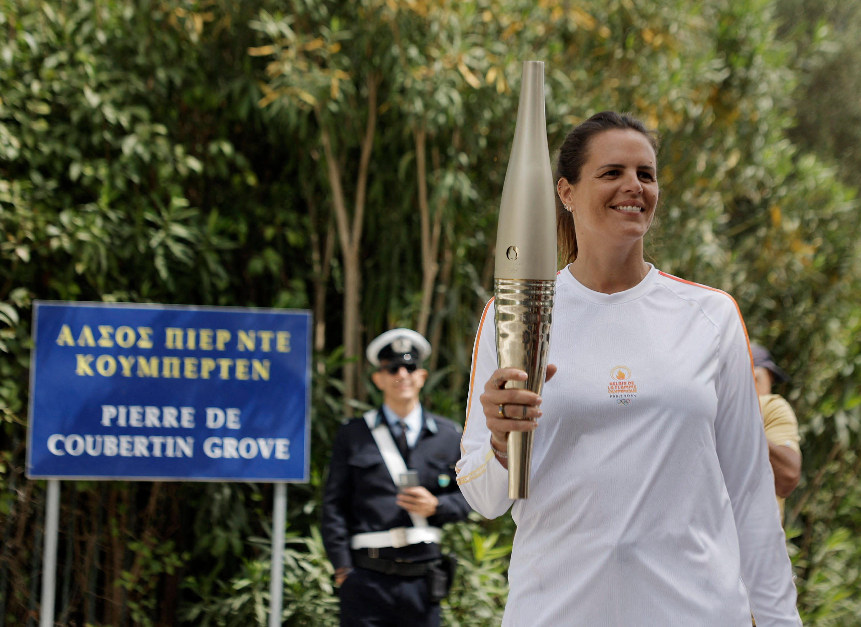 Laure Manaudou a apprécié son relai de la flamme olympique ce mardi matin sur le site d'Olympie. REUTERS/Alkis Konstantinidis