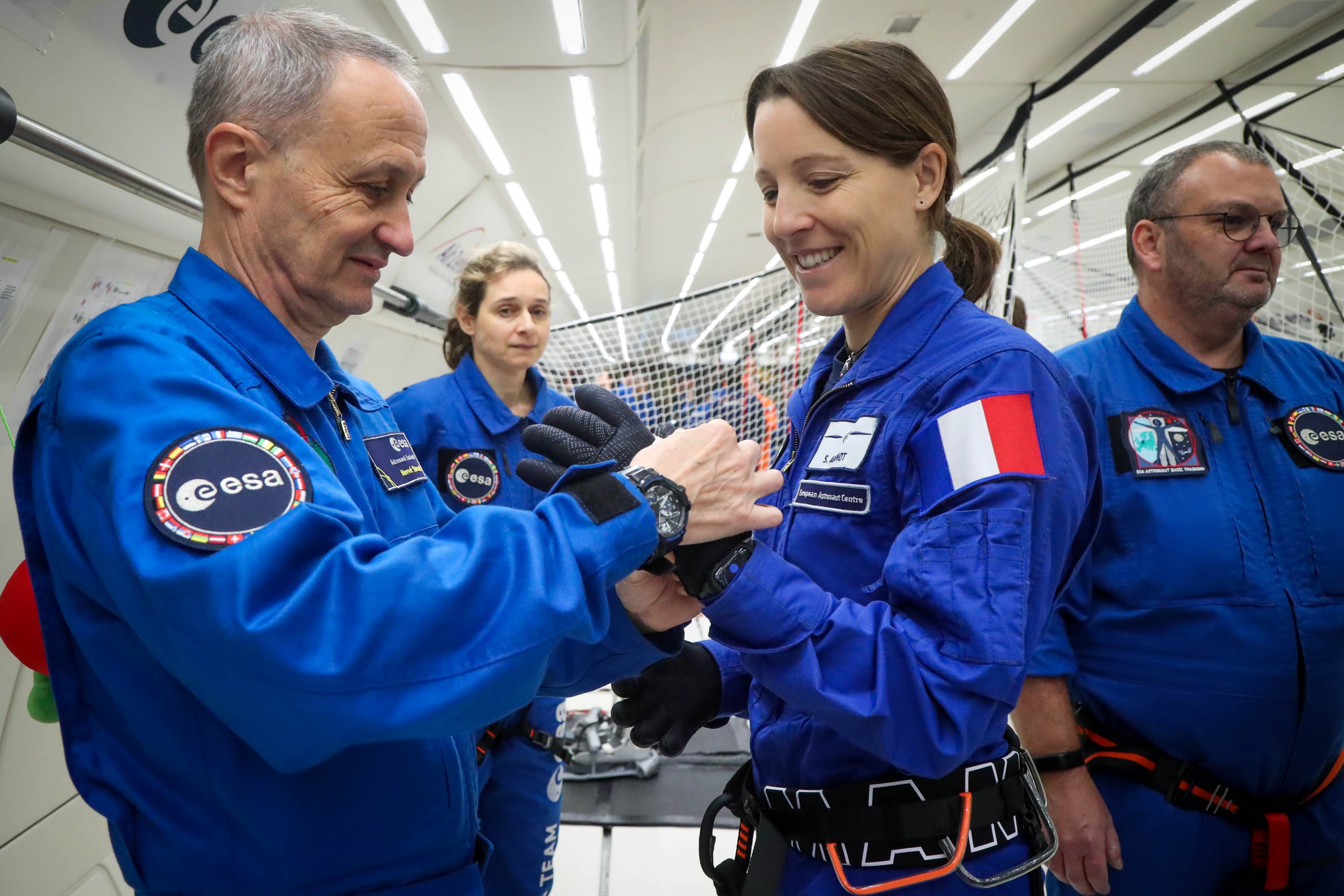 L'astronaute Sophie Adenot, ici le 18 avril 2024, lors d'une campagne de vol parabolique, à Mérignac (Gironde). Fin avril, elle a reçu sa certification d'astronaute, après son année de formation de base, à l’Agence spatiale européenne, en Allemagne. ESA/A_Conigli