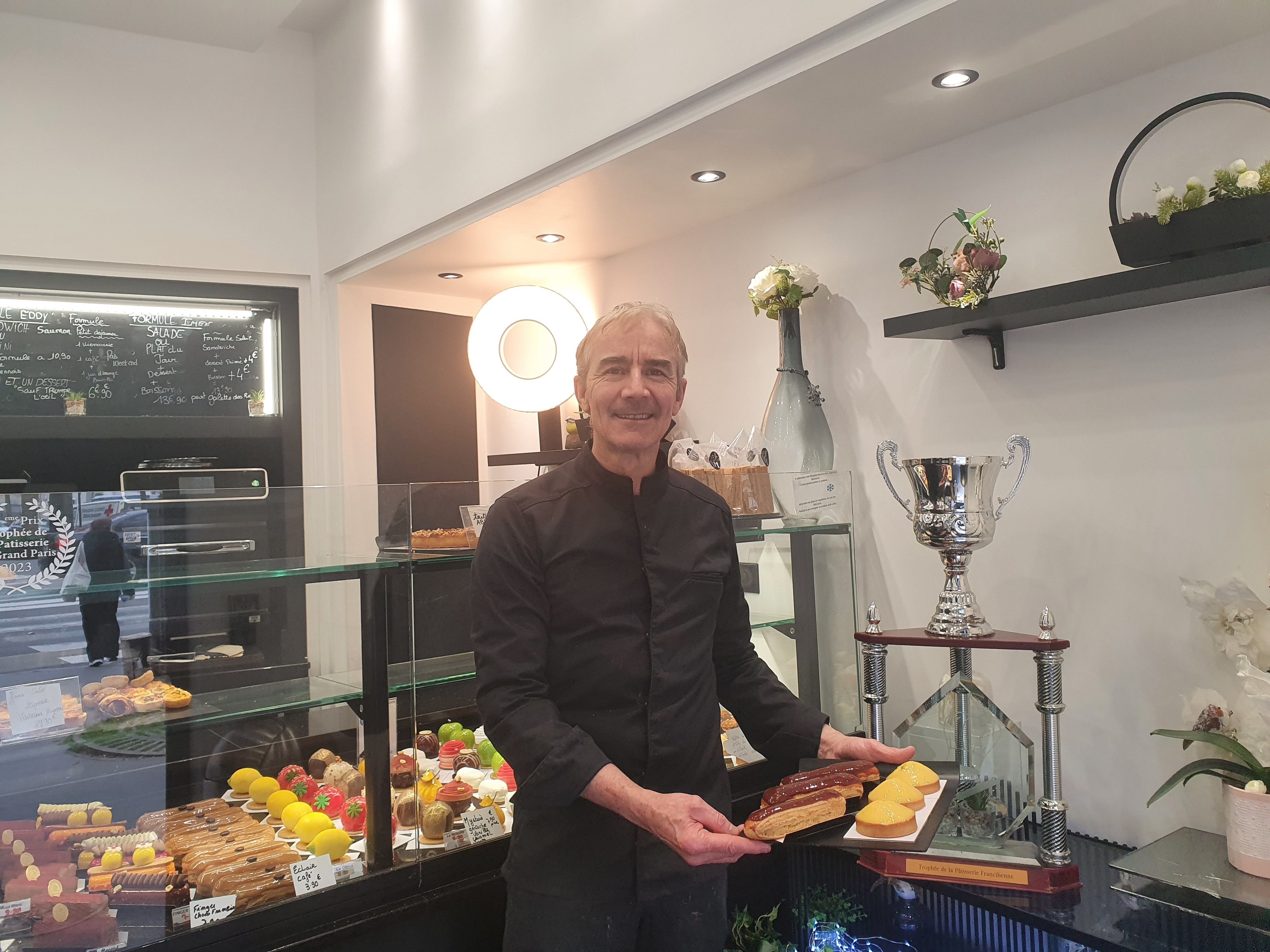 Boulogne-Billancourt, ce mercredi. Eddy Decouacon, pâtissier et propriétaire de la boulangerie-pâtisserie de la République au 36 route de la Reine, a remporté le Trophée de la meilleure pâtisserie du Grand Paris.