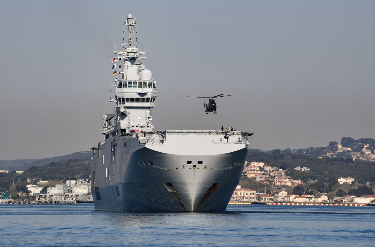 L'imposant navire est parti de Toulon le 20 novembre. AFP