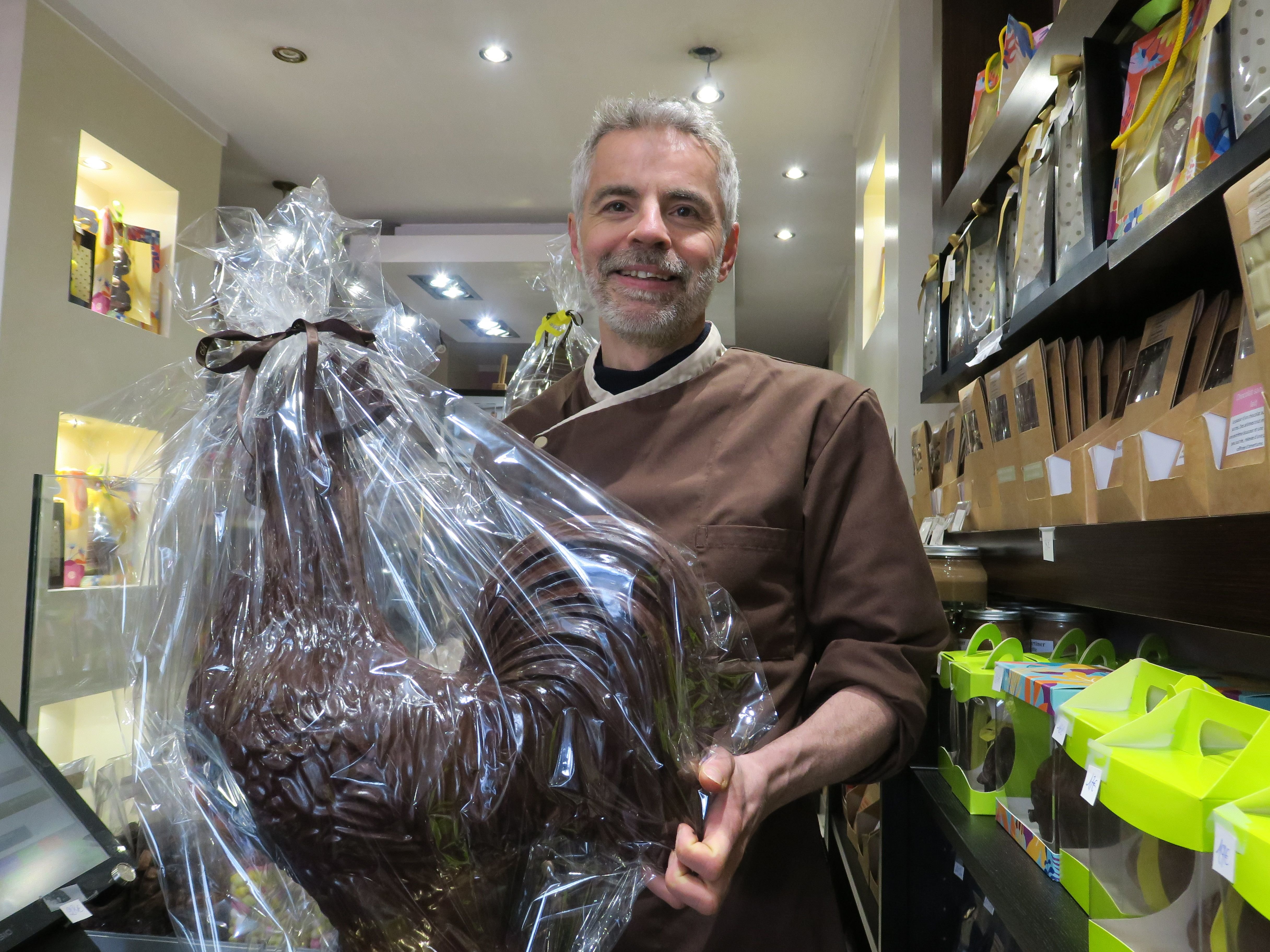 Saint-Maur (Val-de-Marne), ce mardi. Alain Audinot investit tous les ans au moins 2 000 euros dans de nouveaux moules pour les créations de sa chocolaterie à la Varenne. LP/Laure Parny
