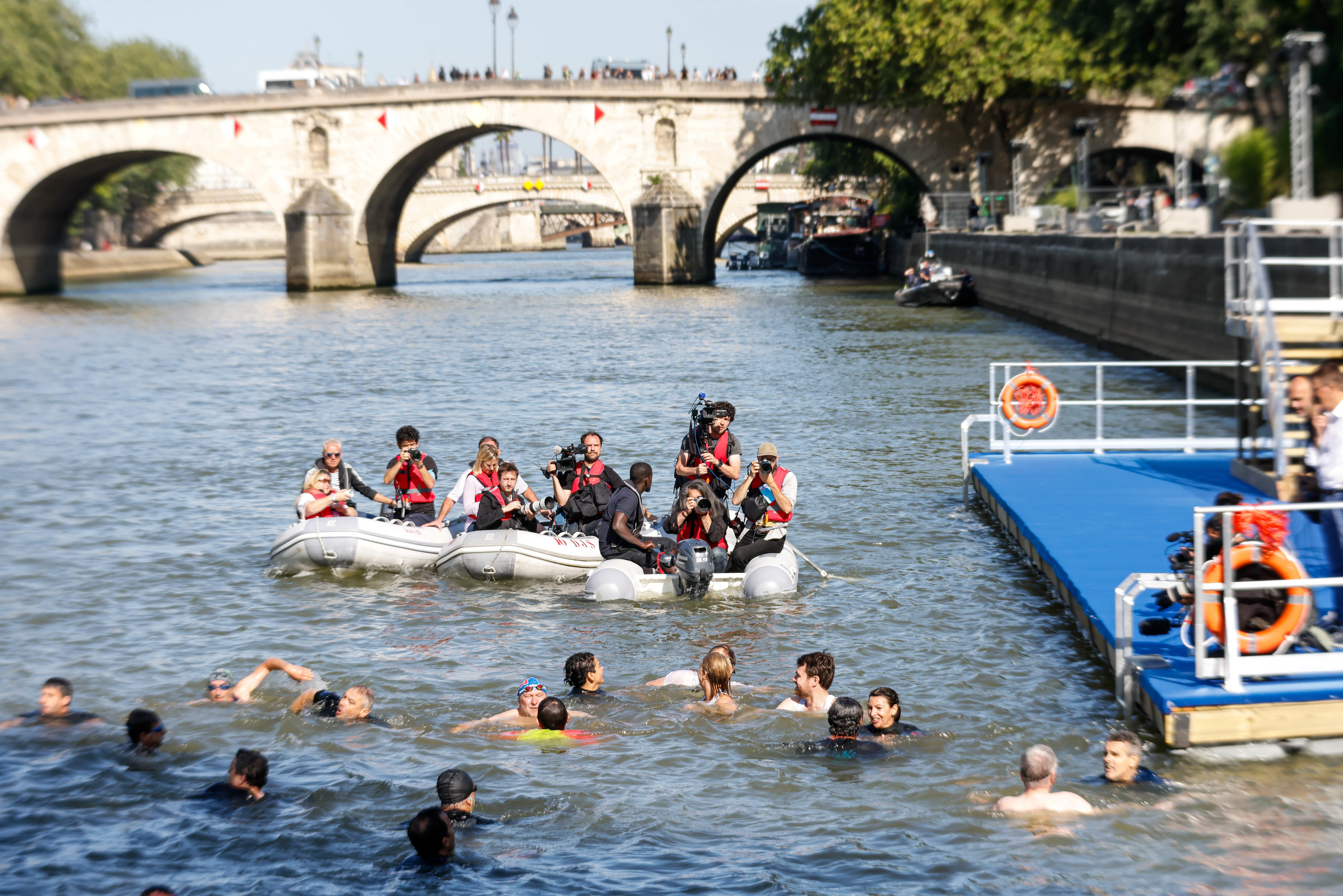 Mercredi, la maire de Paris, Anne Hidalgo, s'est baignée dans la Seine pour prouver la bonne qualité de l'eau. LP/Olivier Corsan