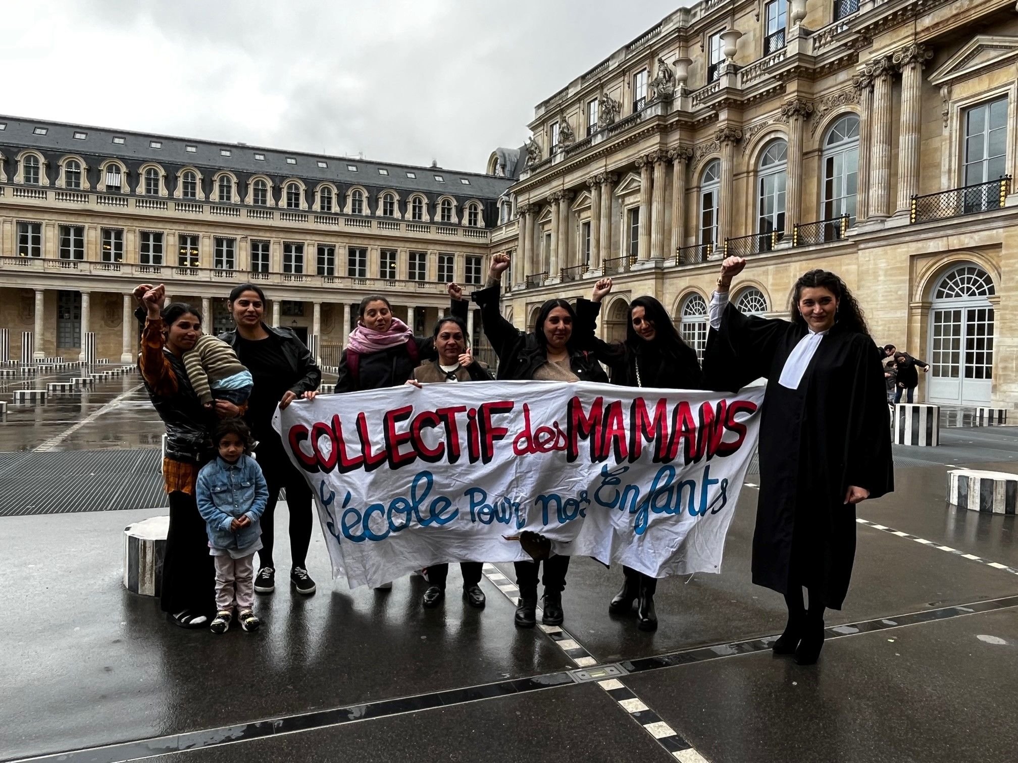 Paris (Ier arrondissement). Le Collectif des mamans s'est réuni au Palais-Royal pour soutenir Andreea, au cœur d'une audience devant le Conseil d'État. LP/M.S.