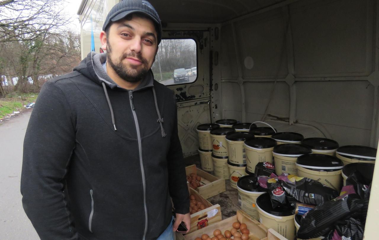 <b></b> Melun, 24 décembre. Avec son association « Drici et d’ailleurs » qui a reçu de nombreux dons, Sidi Drici propose gratuitement ce 24 décembre 700 kg de choucroute, des œufs et des chips dans son camion au rond-point de l’Europe.