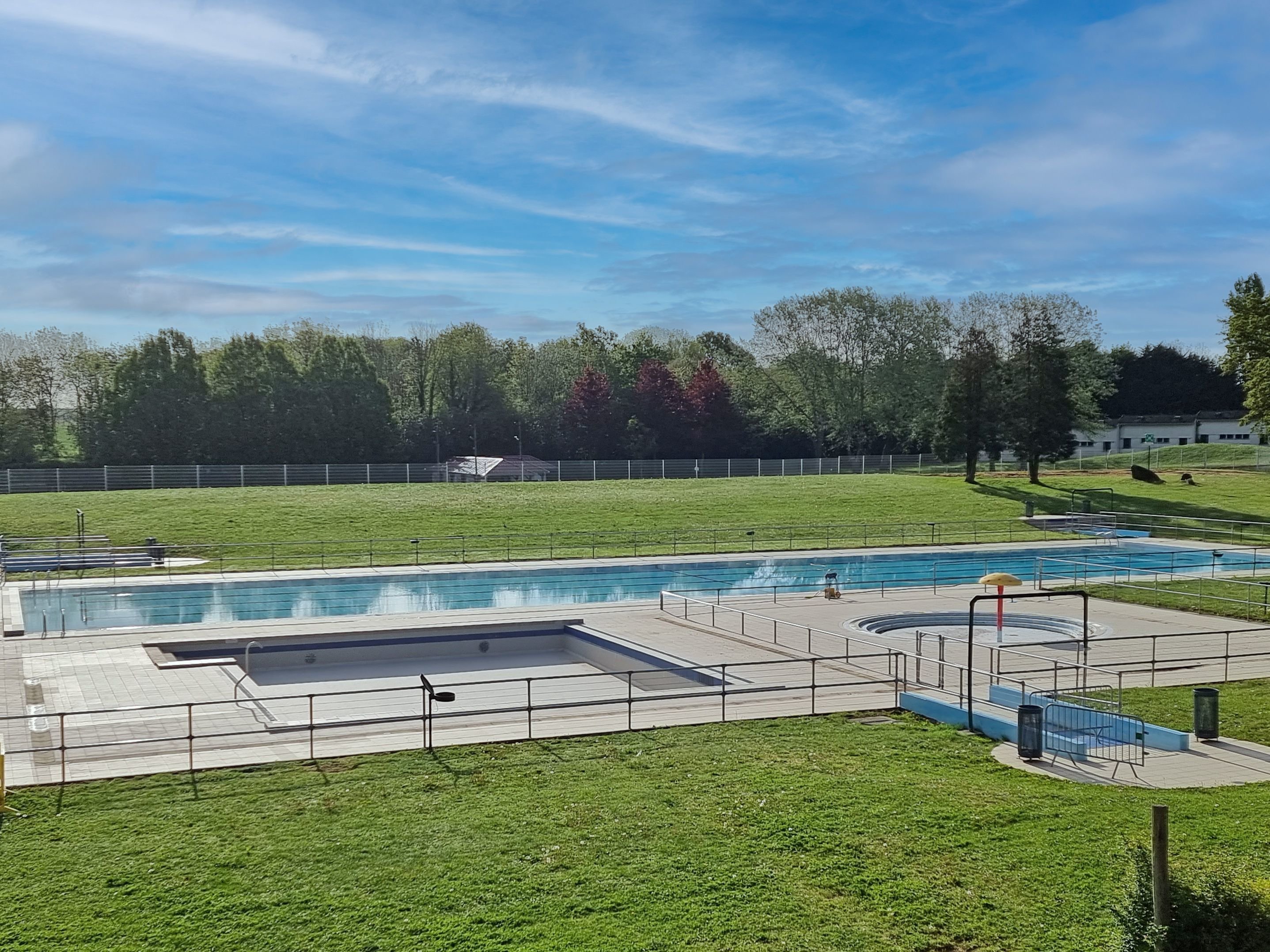 Villecresnes (Val-de-Marne). Les bassins de la piscine du Bois d'Auteuil ne seront pas accessibles au public ce printemps pour des questions d'économies. DR
