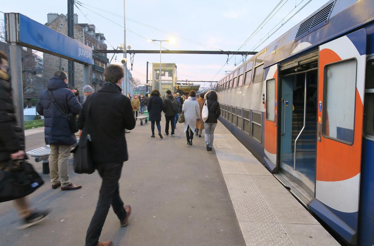 Depuis le 9 décembre 2018, certains des usagers du RER D ont une correspondance obligatoire à Juvisy, à Viry-Chatillon ou à Corbeil-Essonnes pour se rendre à Paris, ce qui allonge les temps de trajet. LP