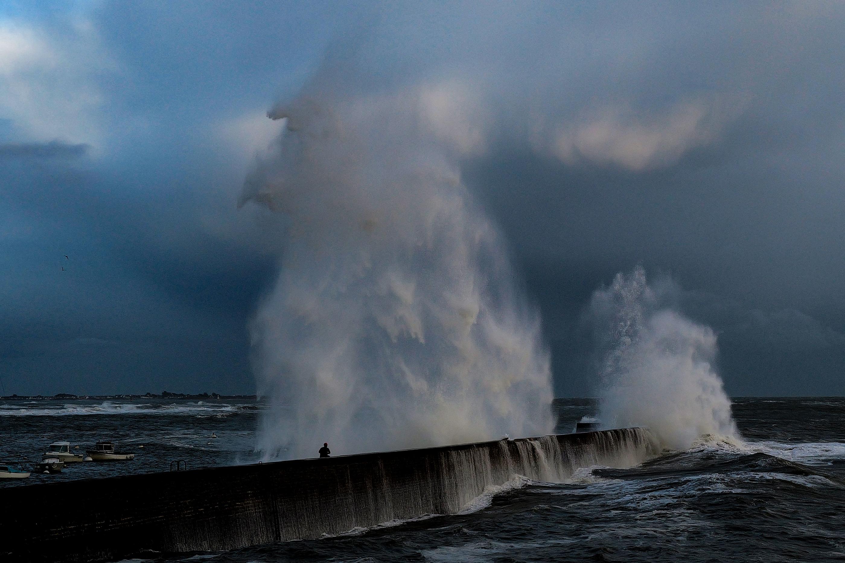 Domingo risque de provoquer « de fortes rafales » de vent sur les littoraux de Charente-Maritime, de Vendée, de Loire-Atlantique, mais aussi sur les départements côtiers de la Manche. Crédit : AFP