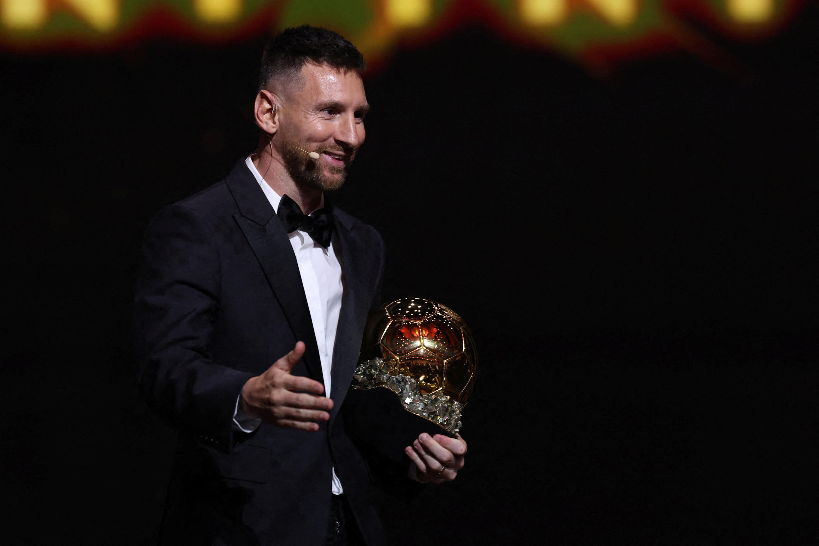 Lundi soir, Lionel Messi a remporté à Paris son 8e Ballon d'or en dominant les votes. REUTERS/Stephanie Lecocq