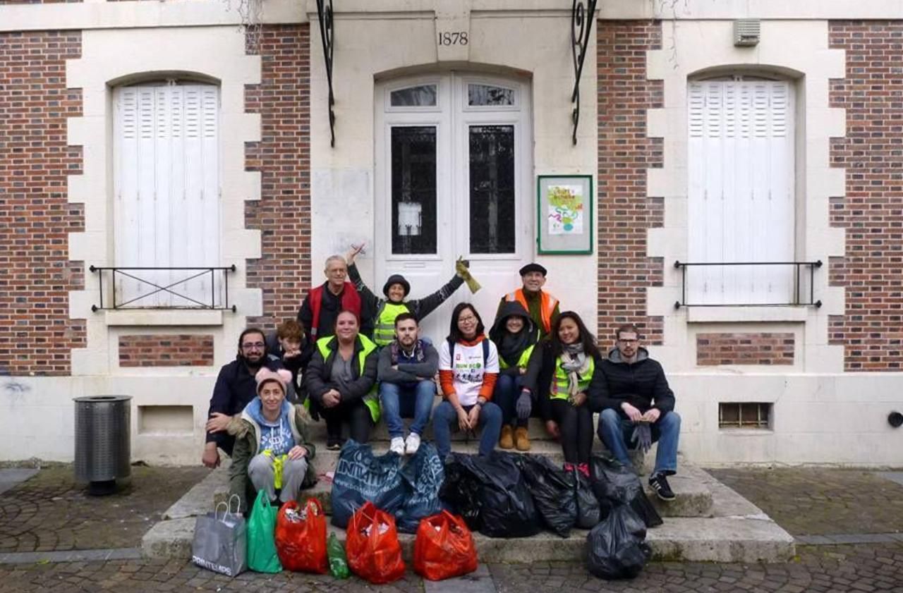 <b></b> Pontault-Combault, novembre dernier. Les membres de la Run Eco Team de Pontault nettoient les rues en marchant ou en courant.