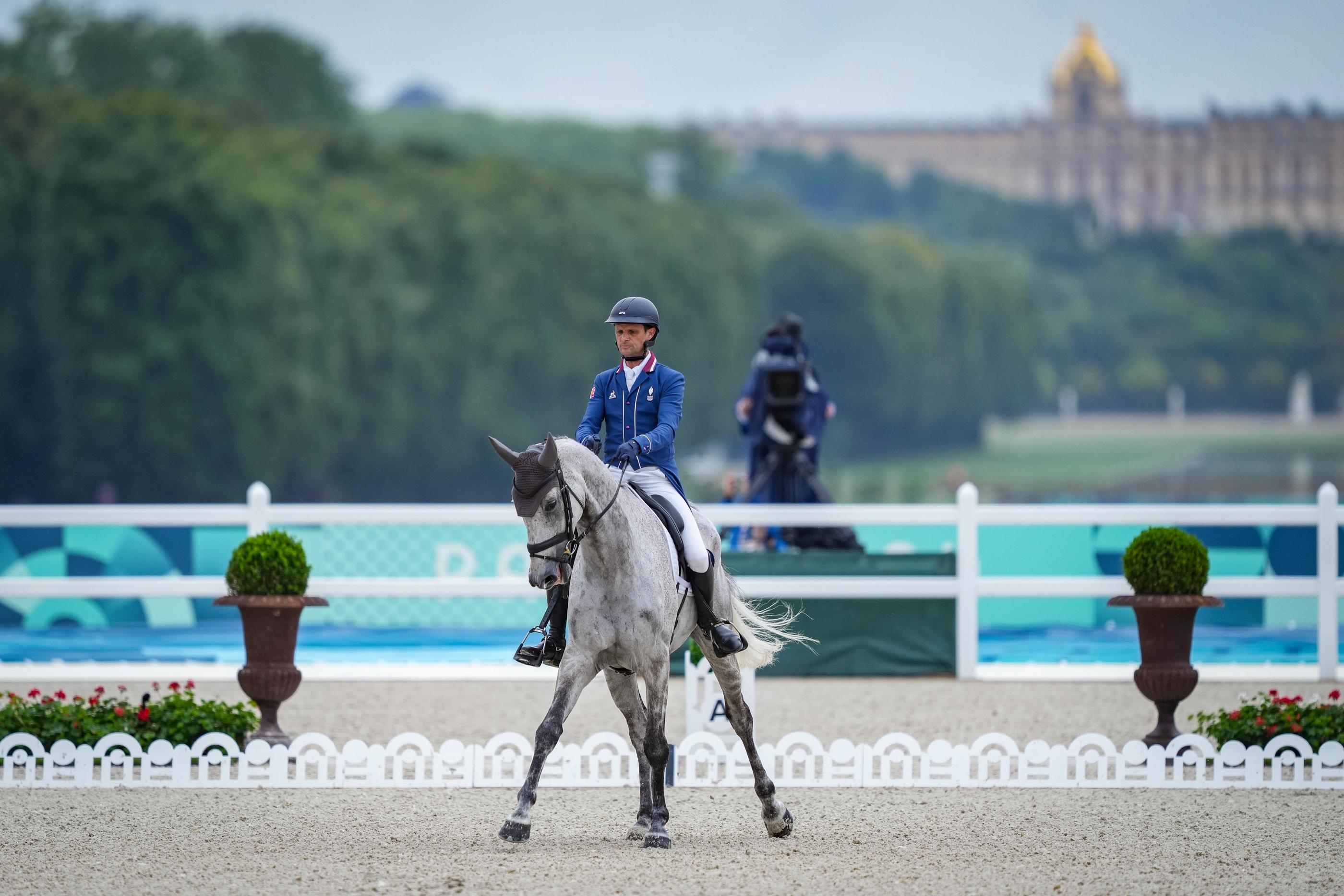 Les Français de Nicolas Touzaint occupent la troisième place par équipes après l'épreuve du dressage de concours complet et visent une médaille. icon Sport/Pierre Costabadie