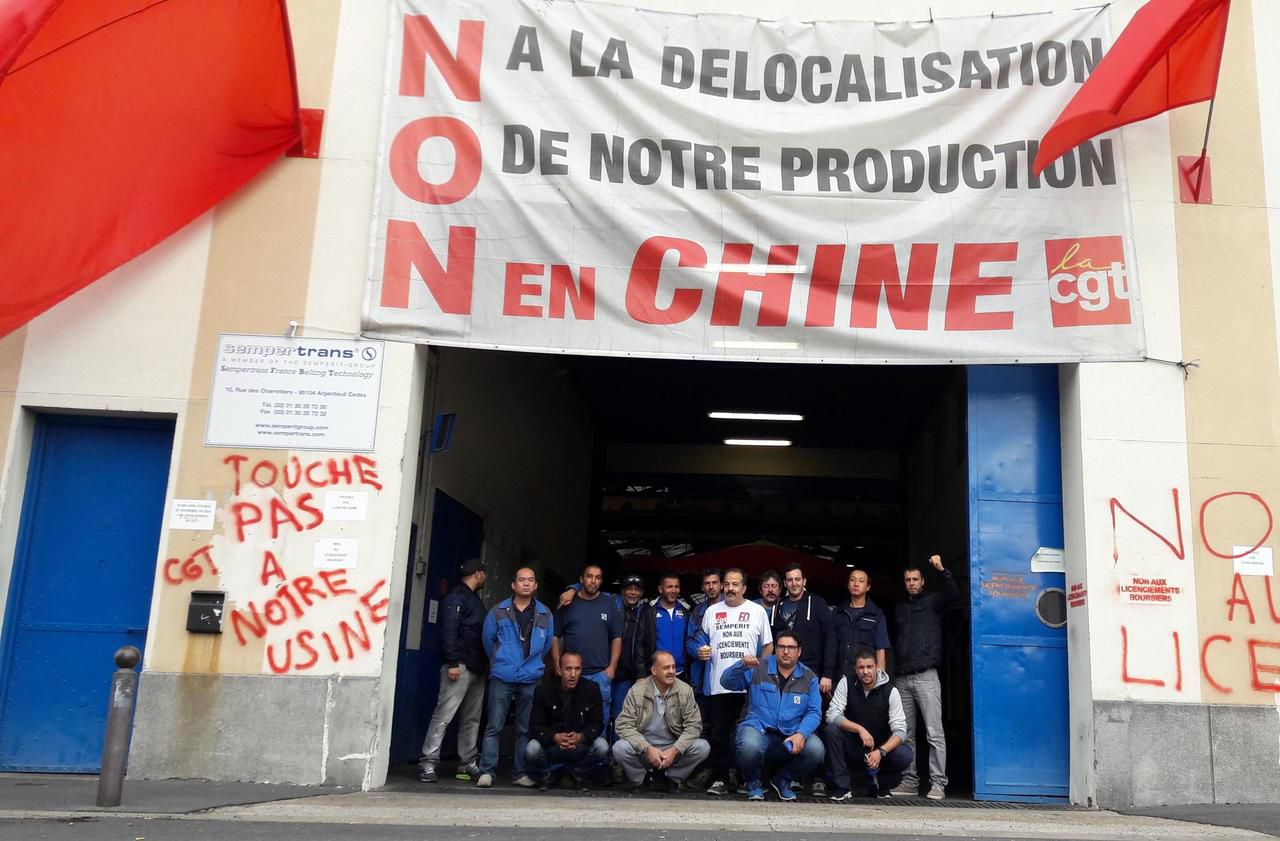 <b></b> Argenteuil, ce jeudi 28 septembre 2017. Les salariés de Semperit ont l’intention de bloquer l’usine jusqu’à ce qu’un accord soit trouvé. 