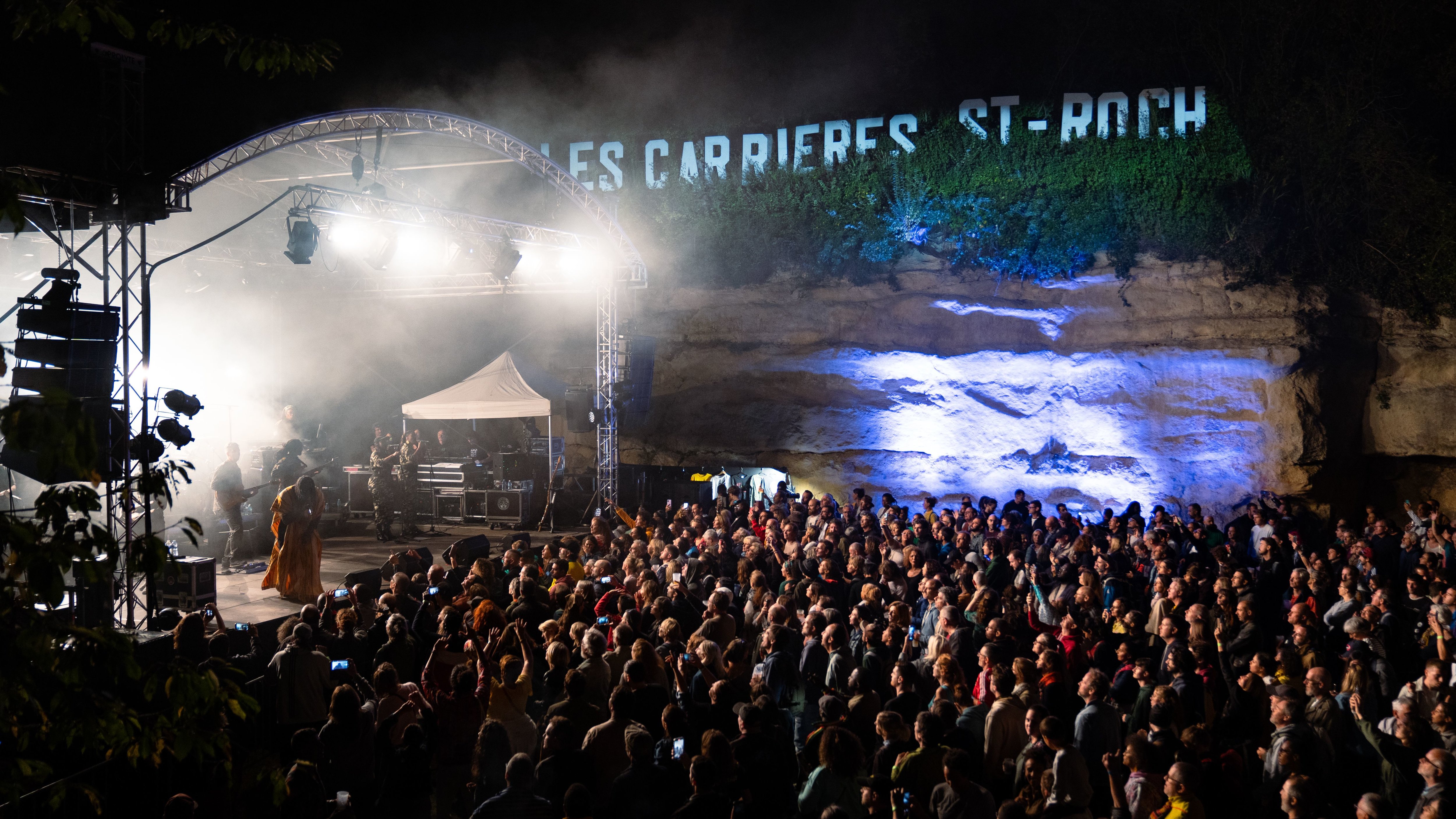 Luzarches (Val-d'Oise). Les Carrières de Saint-Roch ont débuté en 2018, quand une fratrie de trois a décidé d'organiser un festival dans le jardin de leur grand-père. Les Carrières de Saint-Roch/Juliette Temen