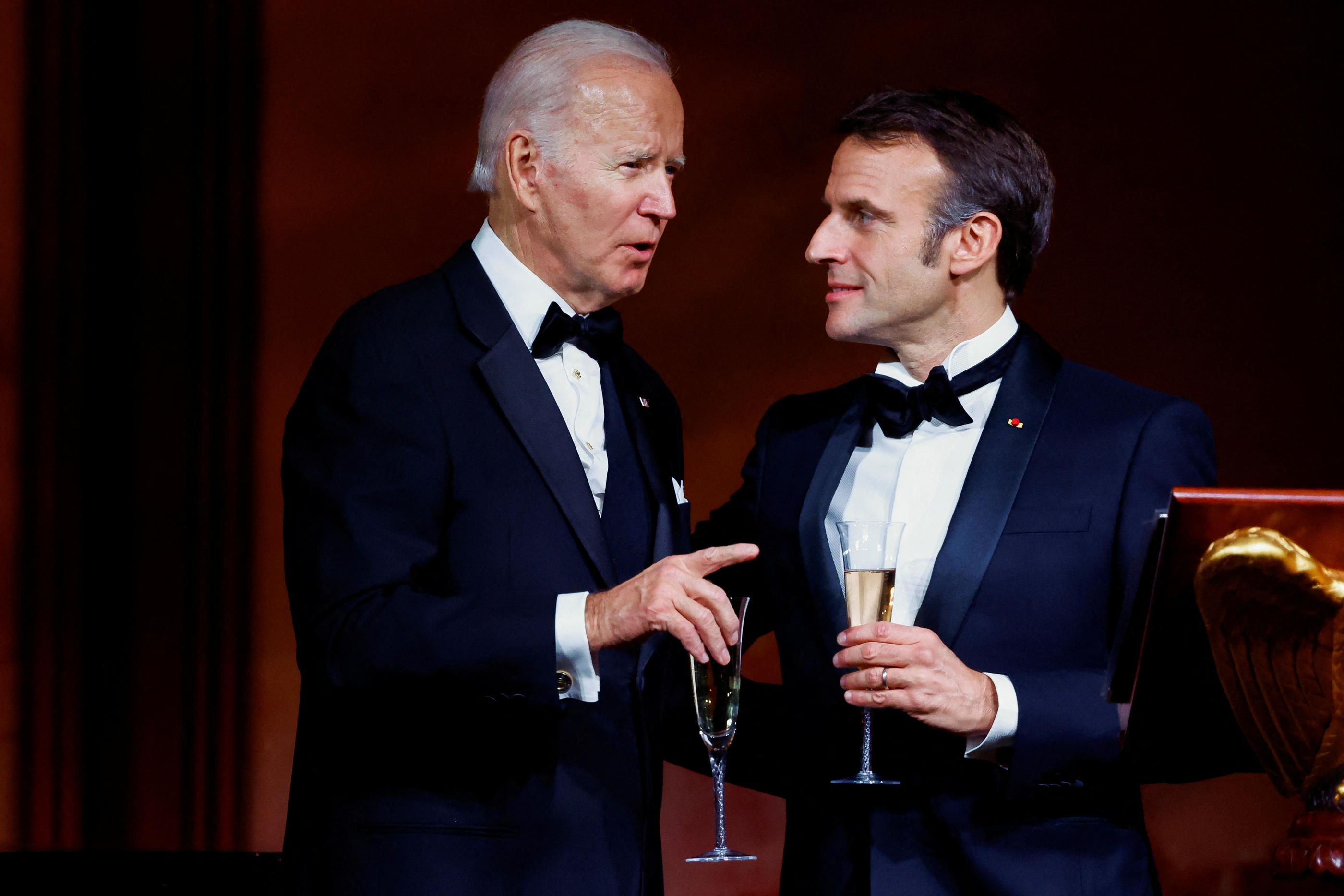 Joe Biden et Emmanuel Macron lors d'un dîner d'Etat à la Maison Blanche à Washington, le 1er décembre 2022. REUTERS/Evelyn Hockstein